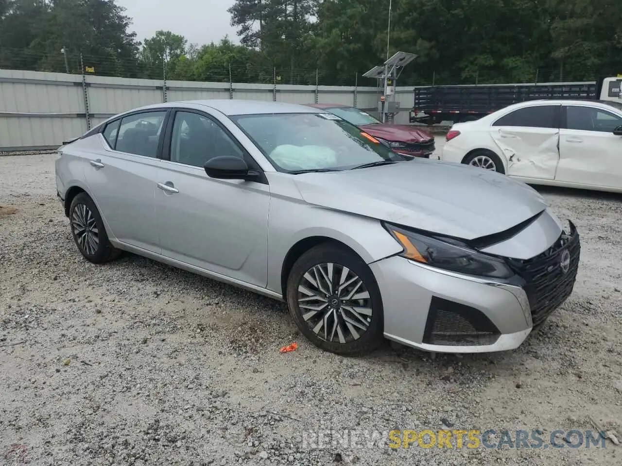 4 Photograph of a damaged car 1N4BL4DV7SN365140 NISSAN ALTIMA 2025
