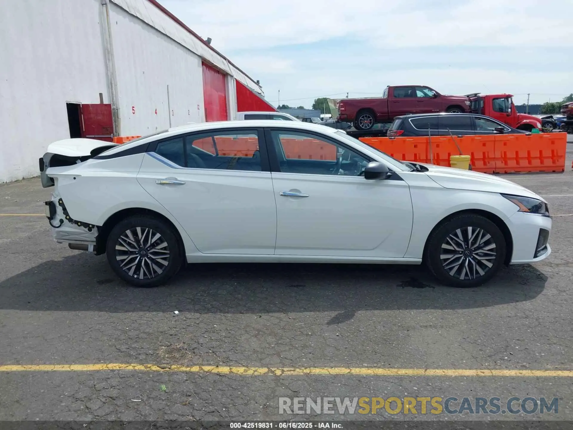 14 Photograph of a damaged car 1N4BL4DV7SN377417 NISSAN ALTIMA 2025