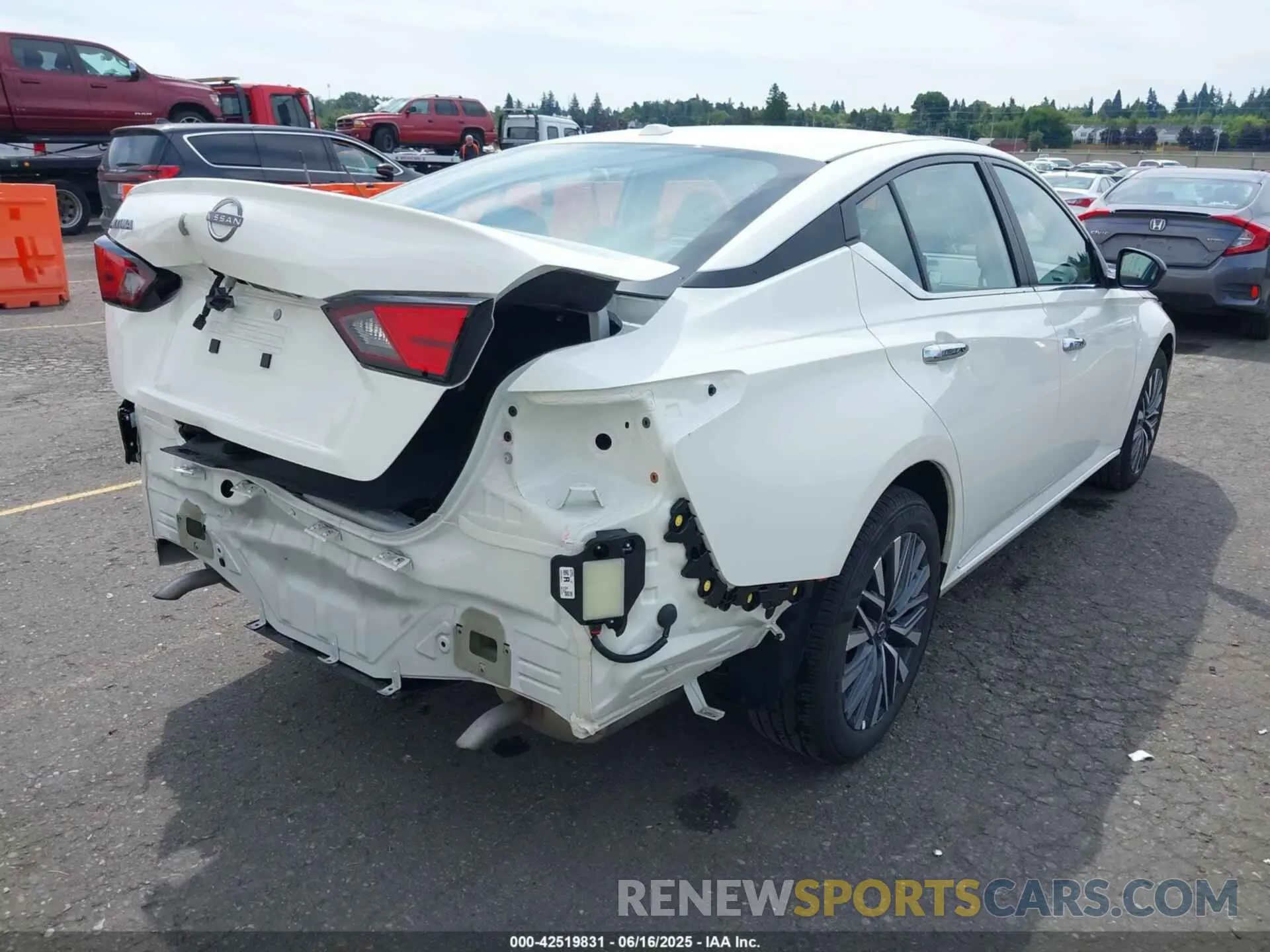 4 Photograph of a damaged car 1N4BL4DV7SN377417 NISSAN ALTIMA 2025