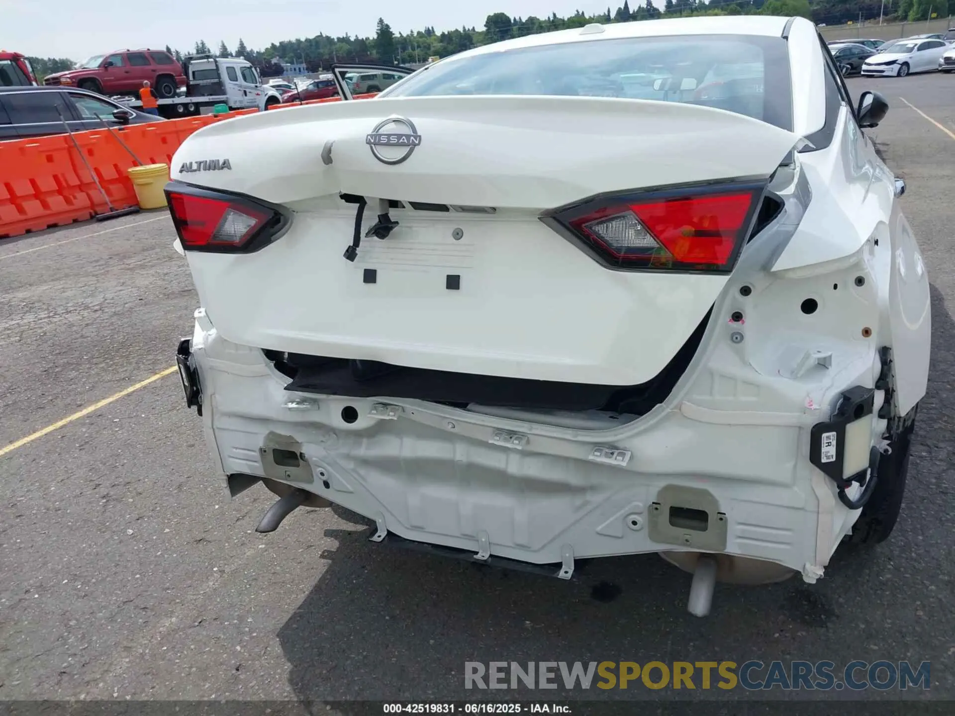 6 Photograph of a damaged car 1N4BL4DV7SN377417 NISSAN ALTIMA 2025