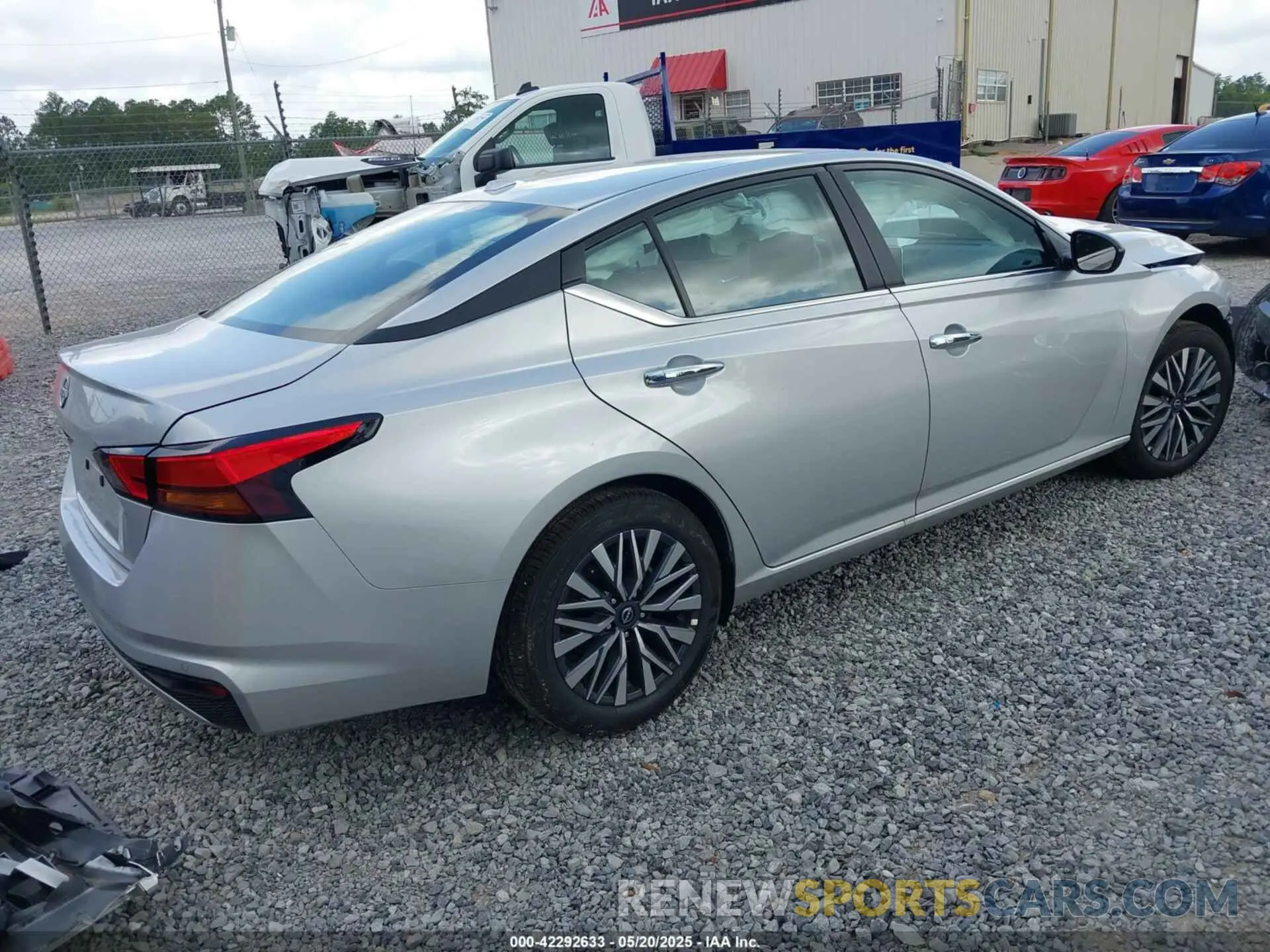 4 Photograph of a damaged car 1N4BL4DV7SN378258 NISSAN ALTIMA 2025