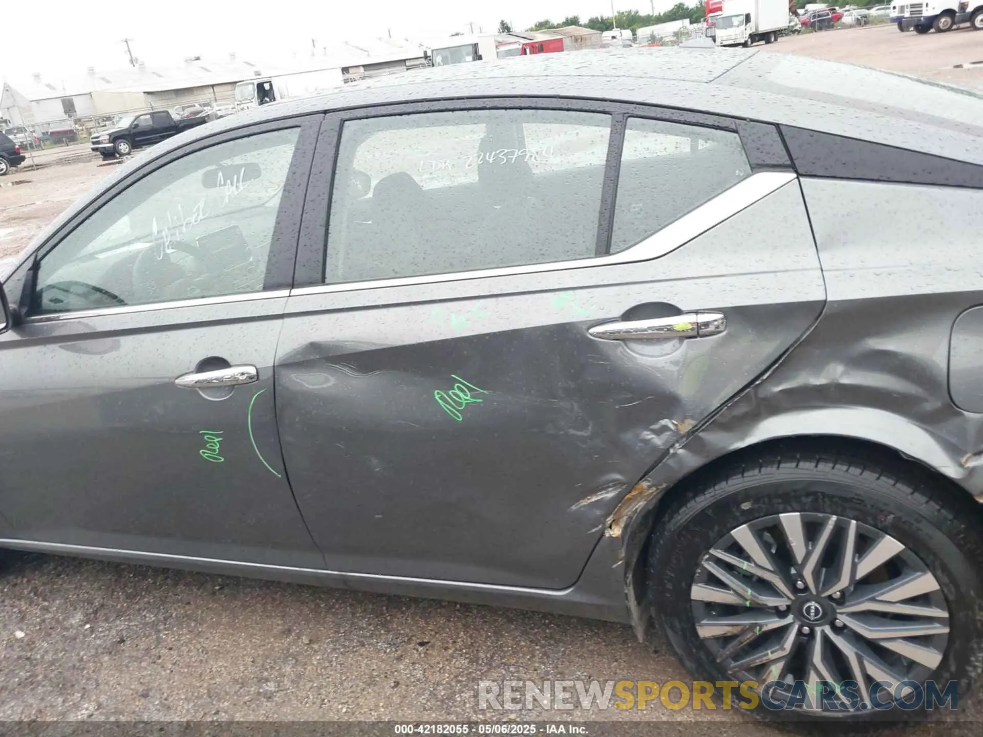 14 Photograph of a damaged car 1N4BL4DV7SN382486 NISSAN ALTIMA 2025