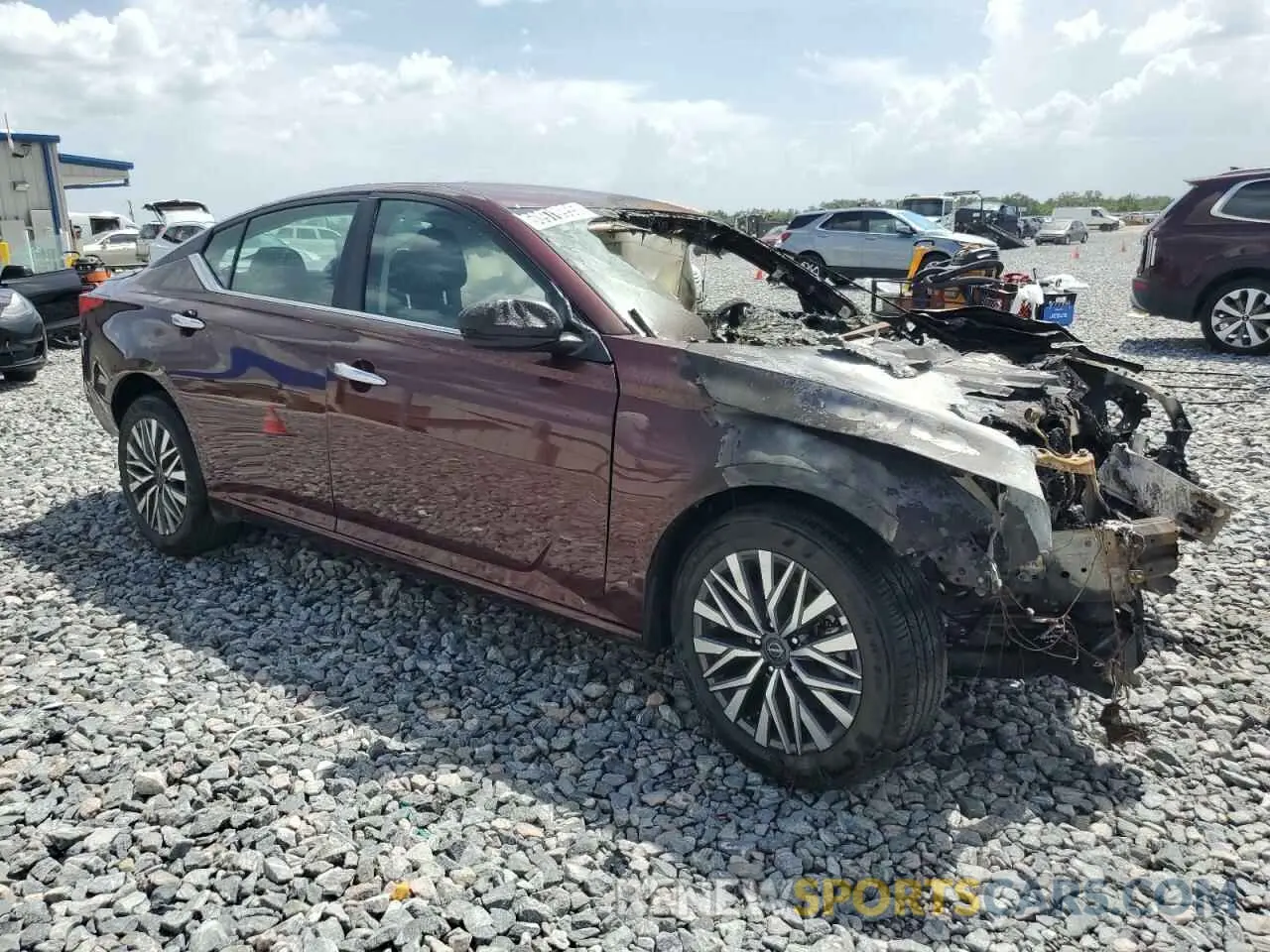 4 Photograph of a damaged car 1N4BL4DV8SN357001 NISSAN ALTIMA 2025