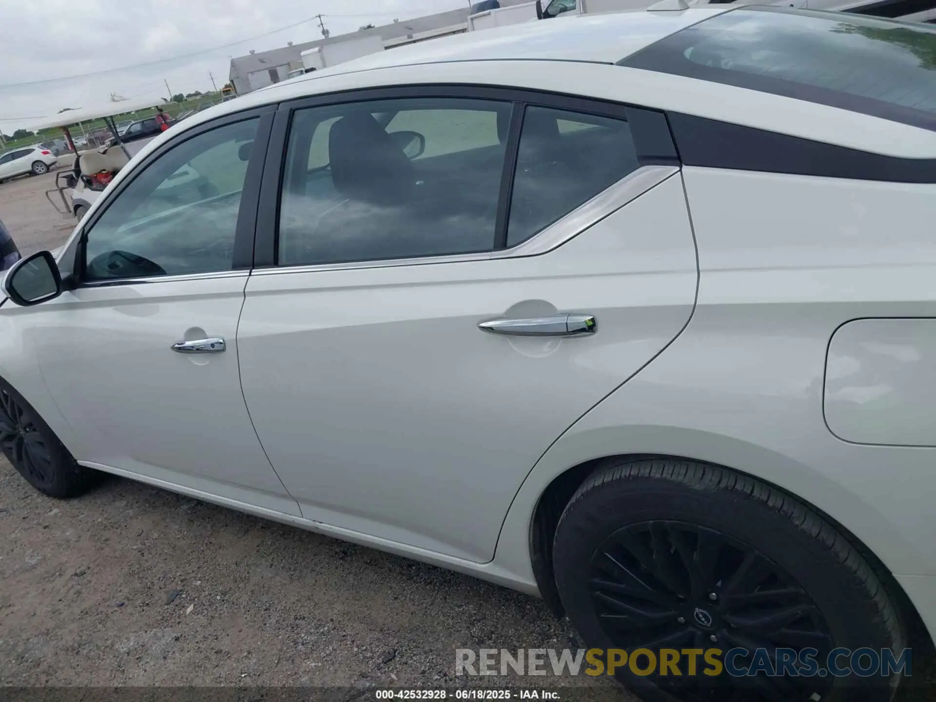14 Photograph of a damaged car 1N4BL4DV8SN364434 NISSAN ALTIMA 2025
