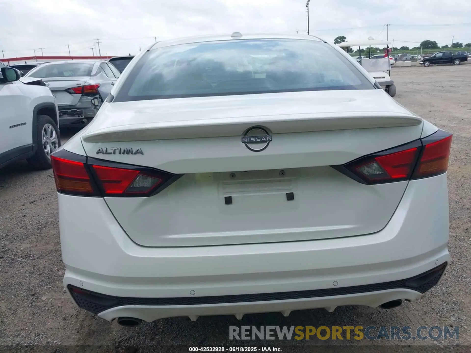 16 Photograph of a damaged car 1N4BL4DV8SN364434 NISSAN ALTIMA 2025