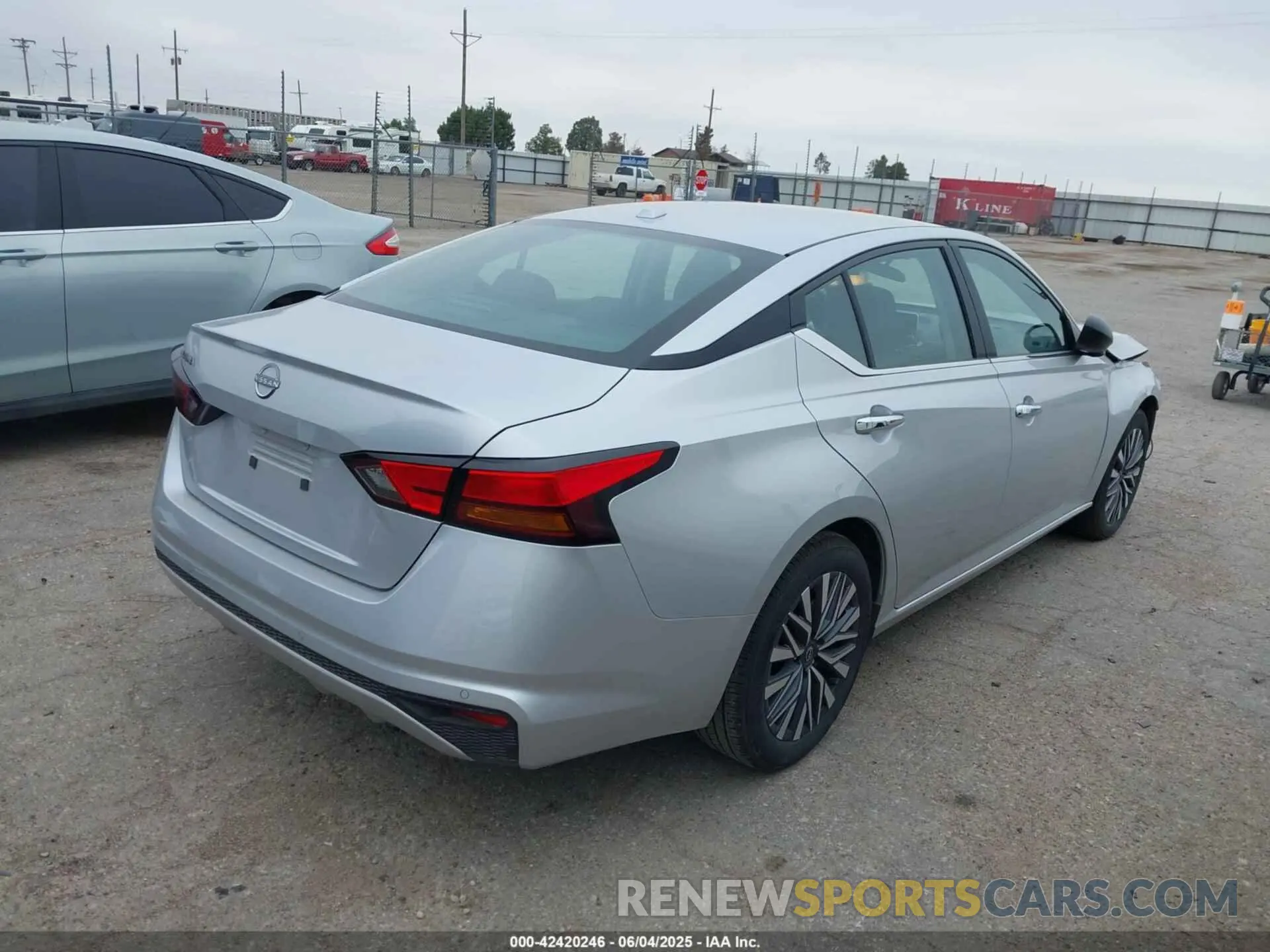 4 Photograph of a damaged car 1N4BL4DV8SN378768 NISSAN ALTIMA 2025