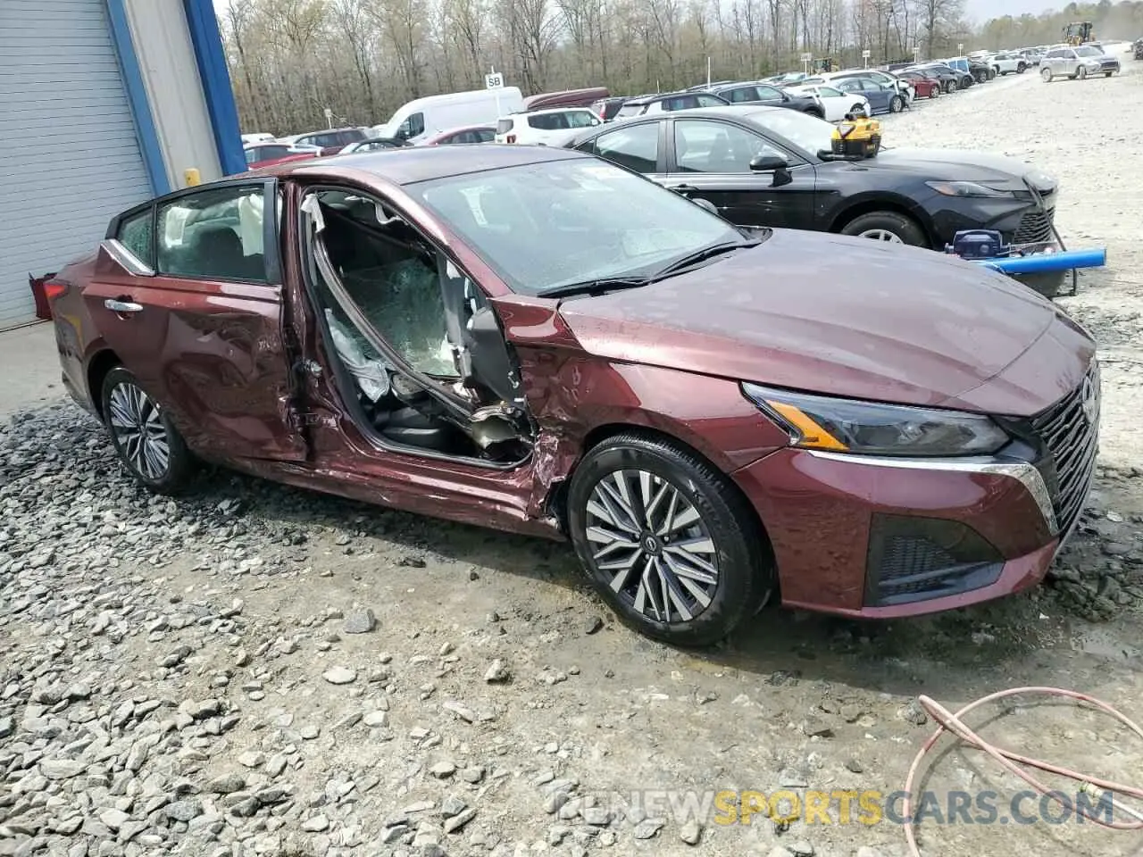 4 Photograph of a damaged car 1N4BL4DV9SN310365 NISSAN ALTIMA 2025