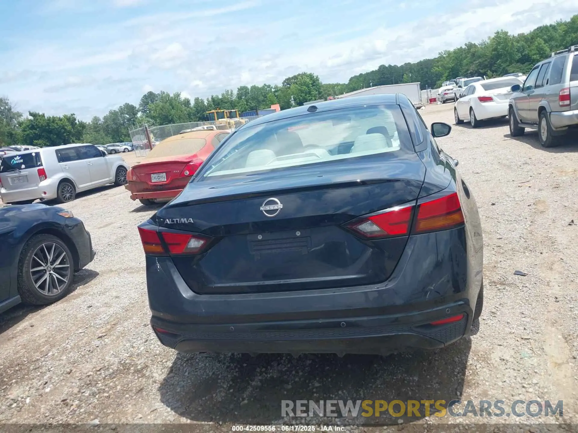 17 Photograph of a damaged car 1N4BL4DV9SN330860 NISSAN ALTIMA 2025