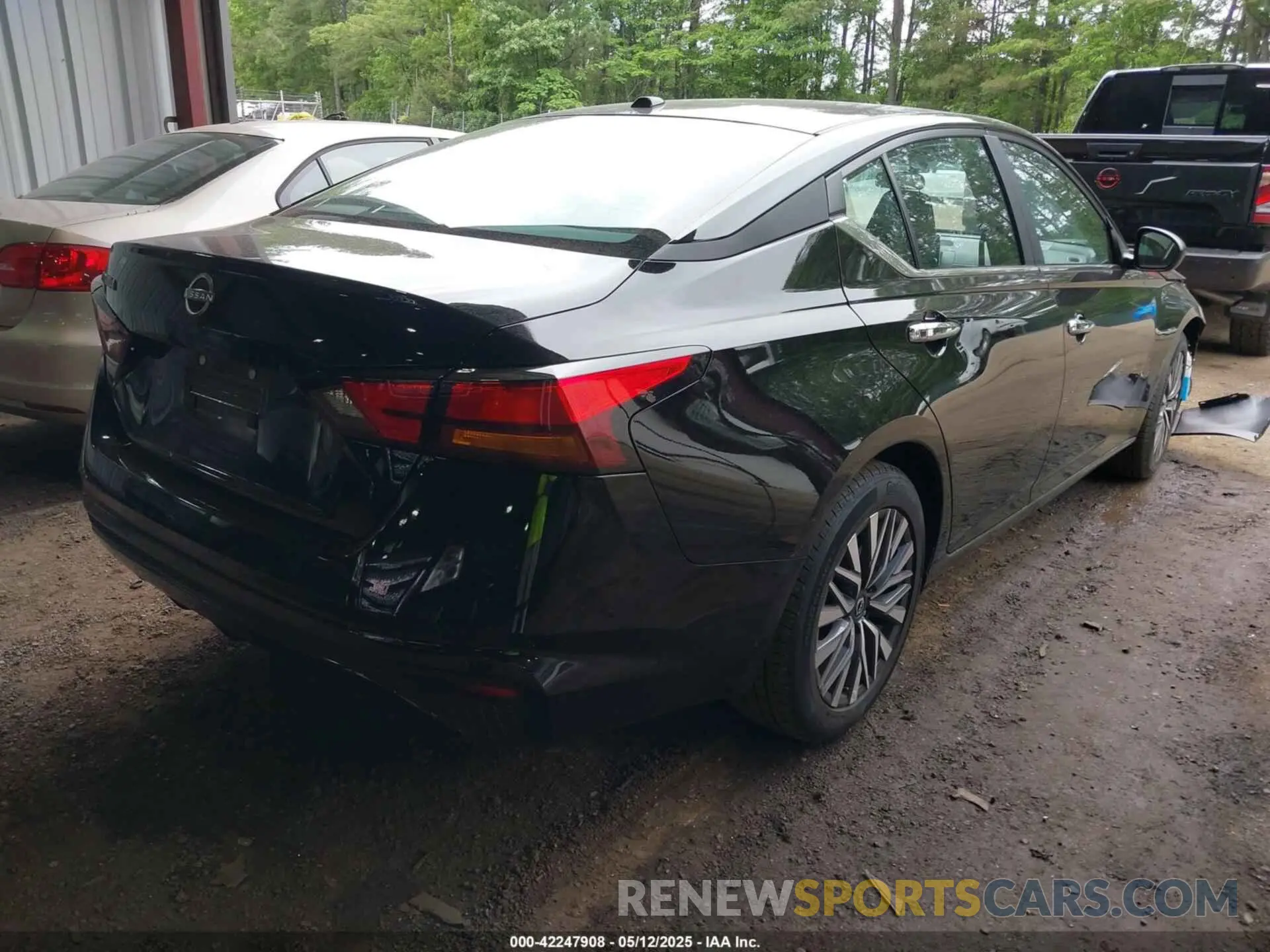 4 Photograph of a damaged car 1N4BL4DV9SN363129 NISSAN ALTIMA 2025