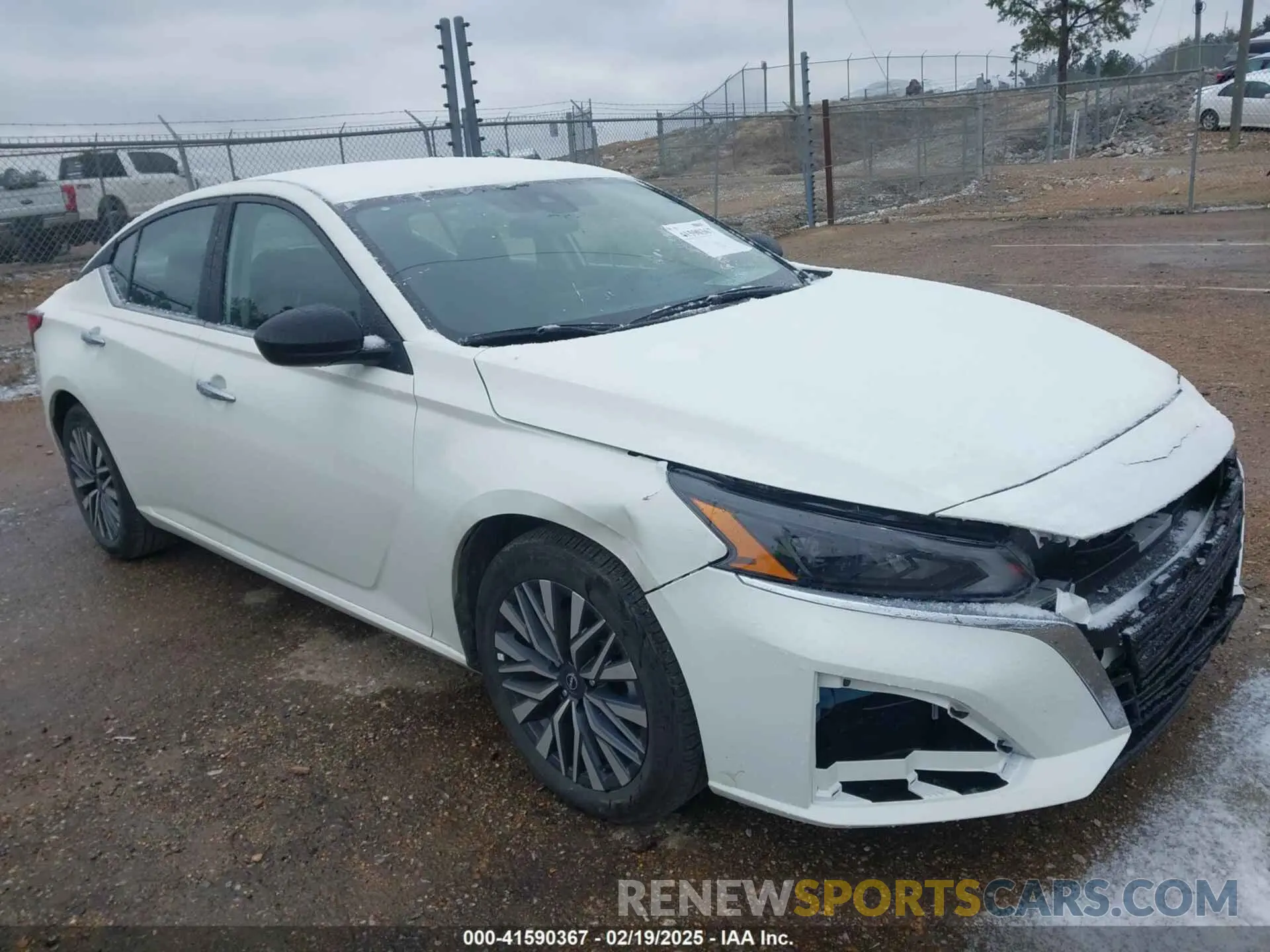 17 Photograph of a damaged car 1N4BL4DVXSN312674 NISSAN ALTIMA 2025