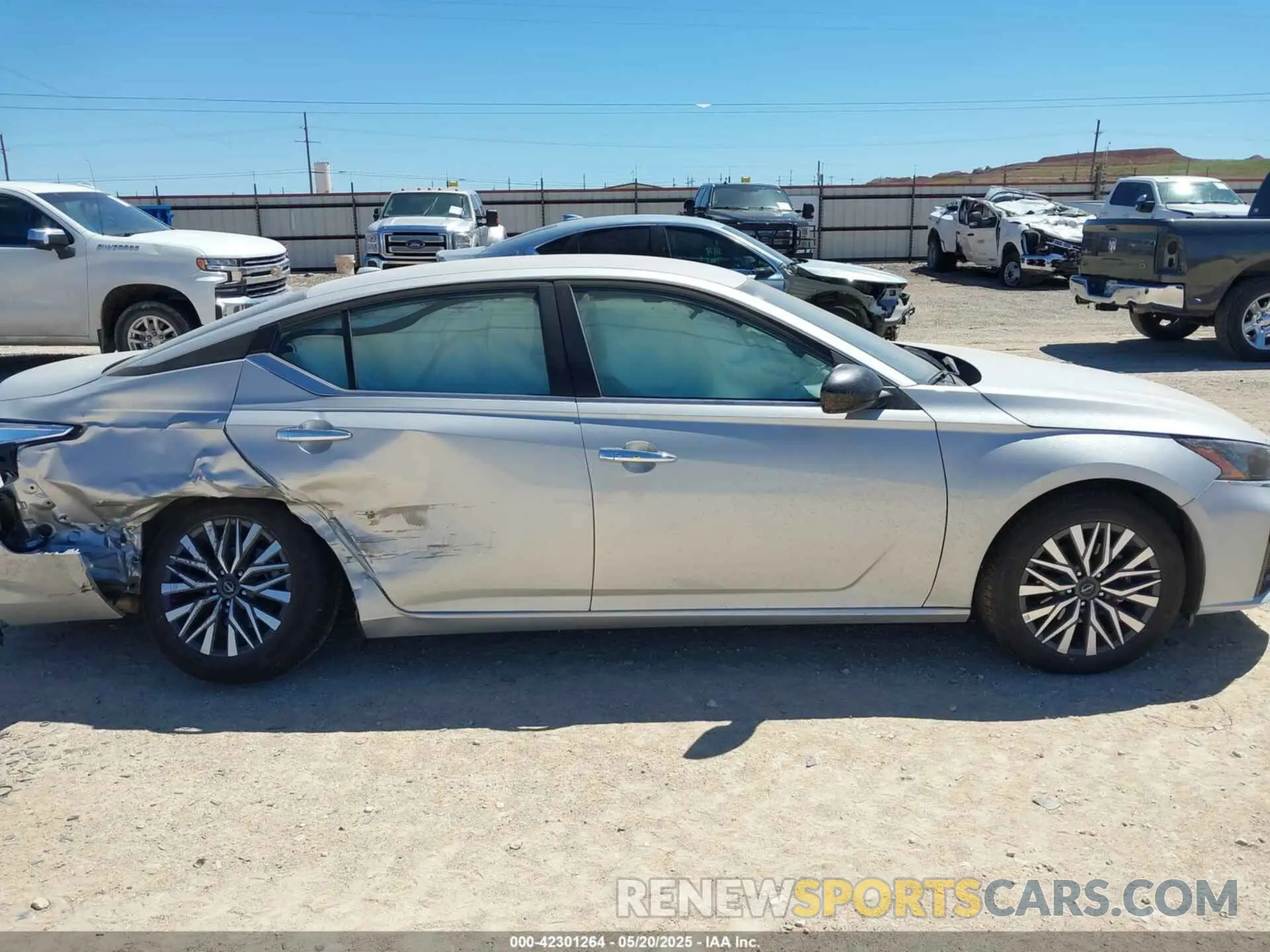 13 Photograph of a damaged car 1N4BL4DVXSN366170 NISSAN ALTIMA 2025