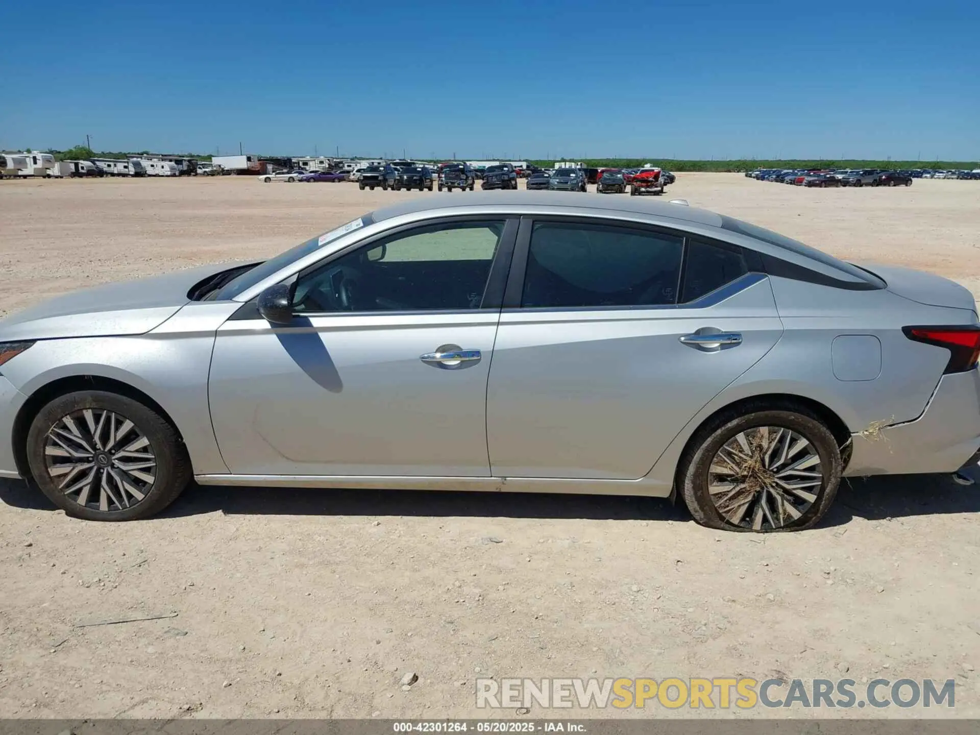 14 Photograph of a damaged car 1N4BL4DVXSN366170 NISSAN ALTIMA 2025