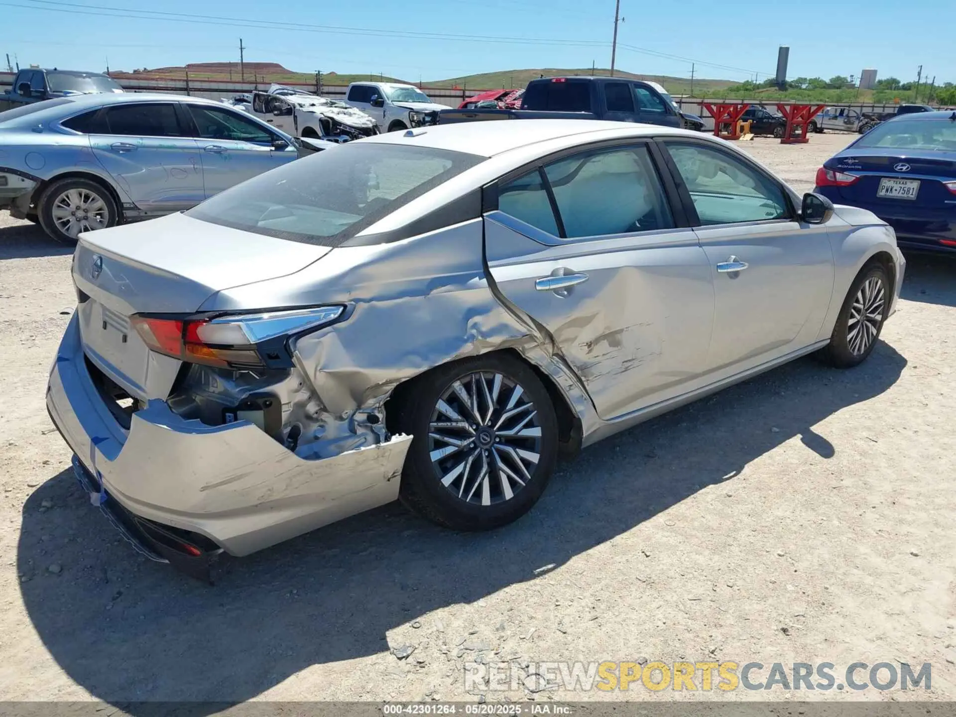 4 Photograph of a damaged car 1N4BL4DVXSN366170 NISSAN ALTIMA 2025