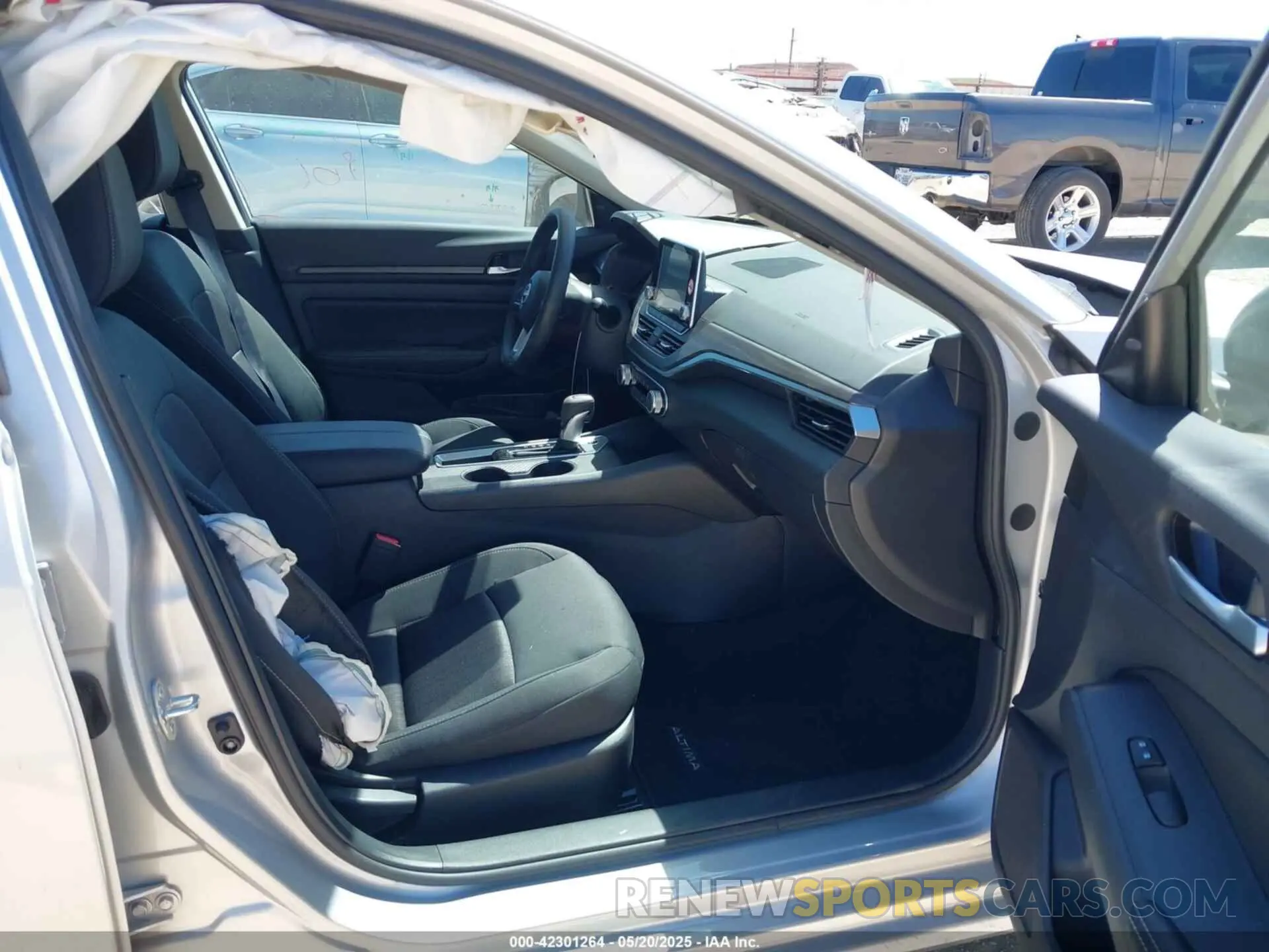 5 Photograph of a damaged car 1N4BL4DVXSN366170 NISSAN ALTIMA 2025