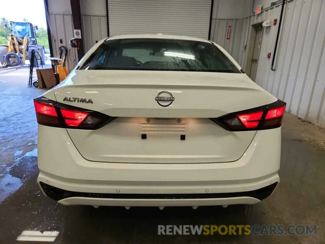 6 Photograph of a damaged car 1N4BL4DVXSN374303 NISSAN ALTIMA 2025