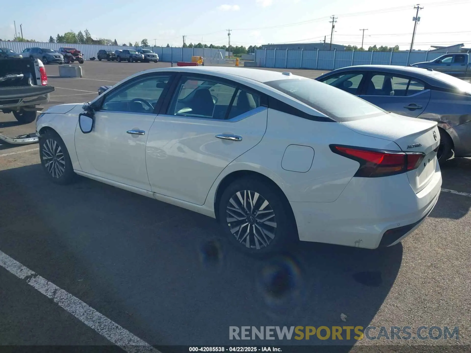 3 Photograph of a damaged car 1N4BL4DVXSN375063 NISSAN ALTIMA 2025