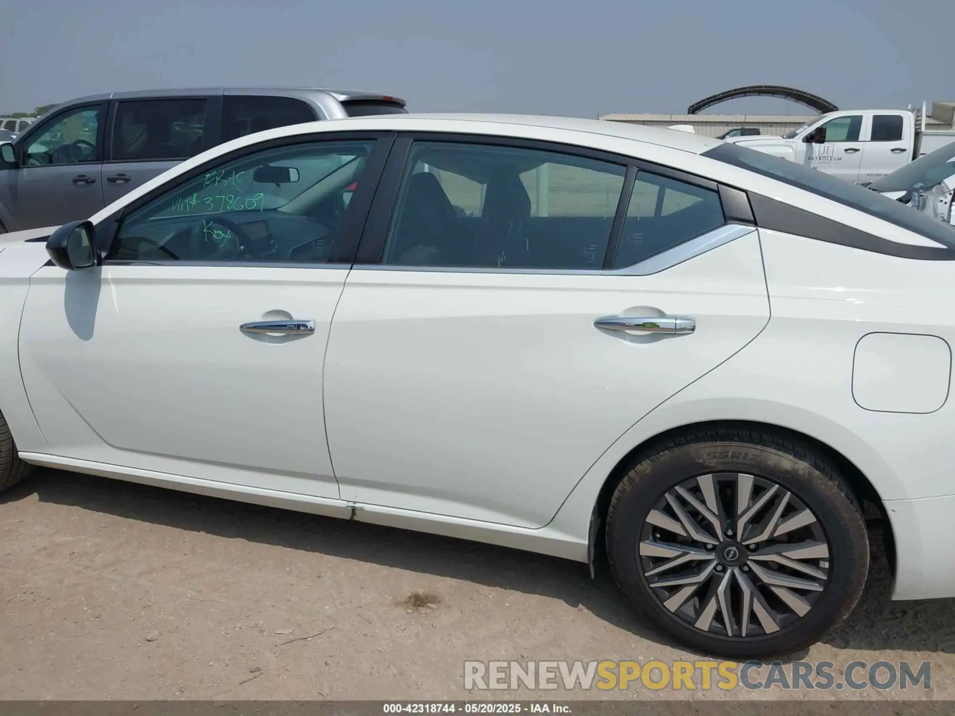 14 Photograph of a damaged car 1N4BL4DVXSN378609 NISSAN ALTIMA 2025