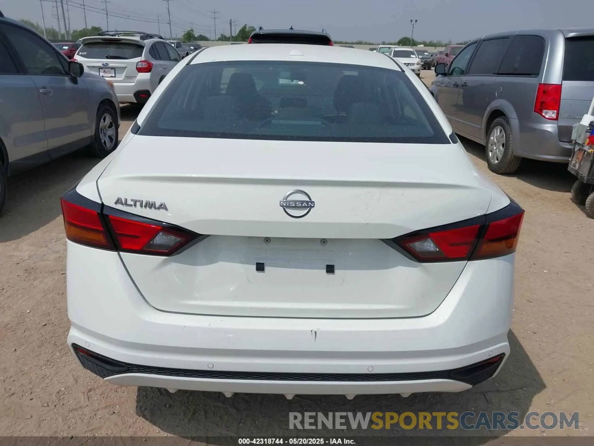 16 Photograph of a damaged car 1N4BL4DVXSN378609 NISSAN ALTIMA 2025