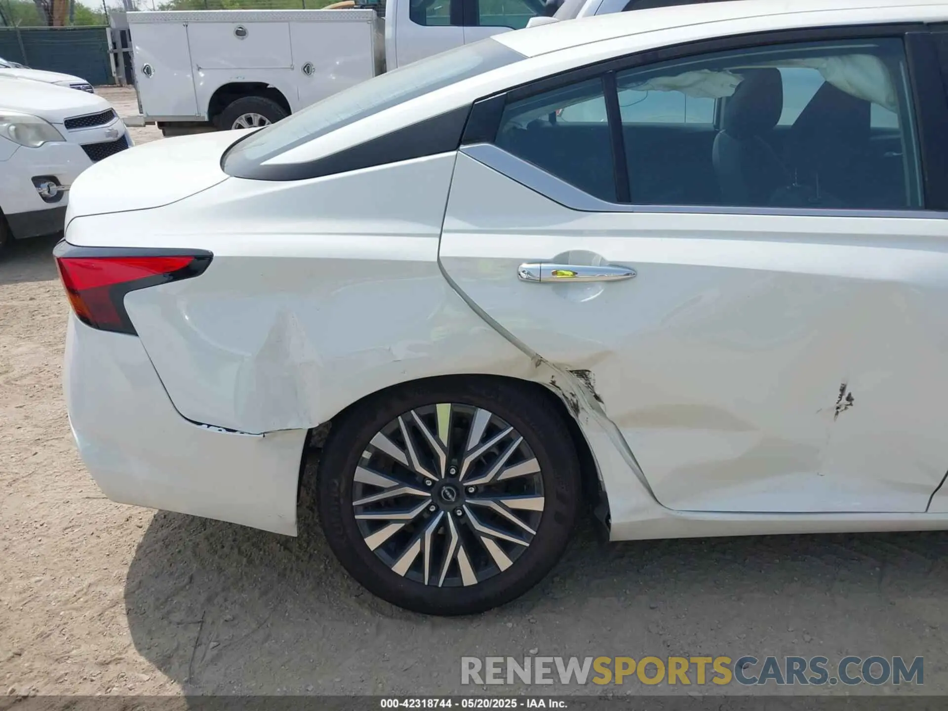 6 Photograph of a damaged car 1N4BL4DVXSN378609 NISSAN ALTIMA 2025