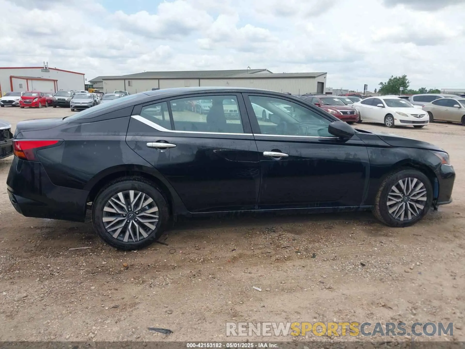 13 Photograph of a damaged car 1N4BL4DW1SN348584 NISSAN ALTIMA 2025