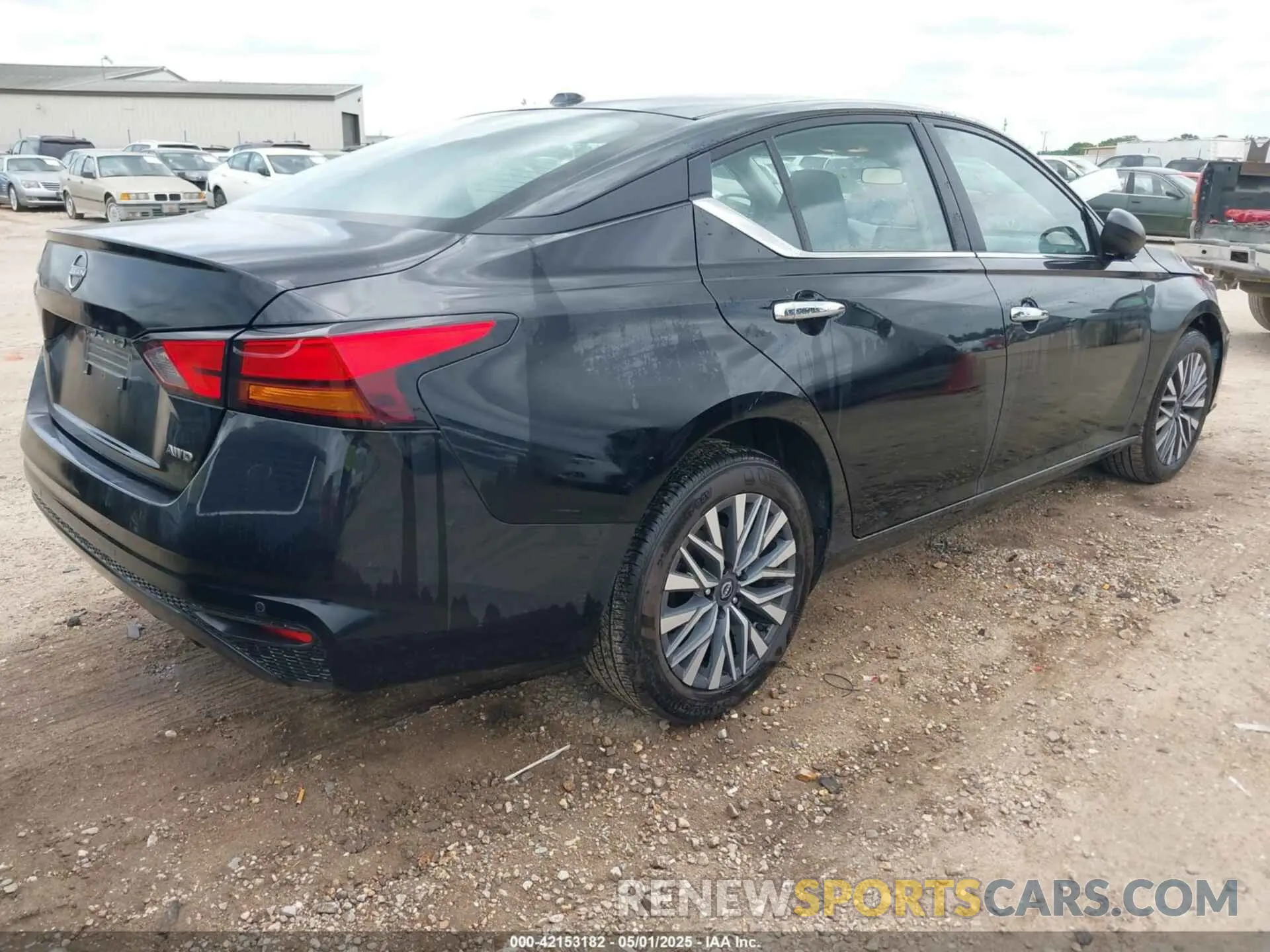 4 Photograph of a damaged car 1N4BL4DW1SN348584 NISSAN ALTIMA 2025