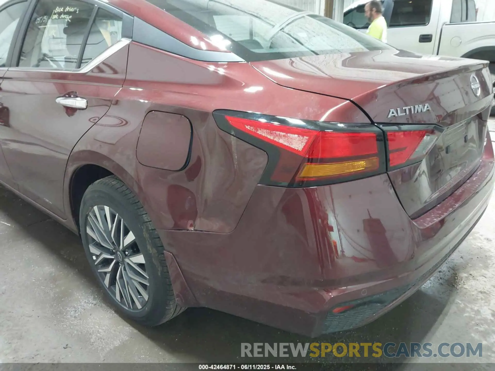 6 Photograph of a damaged car 1N4BL4DW3SN383031 NISSAN ALTIMA 2025