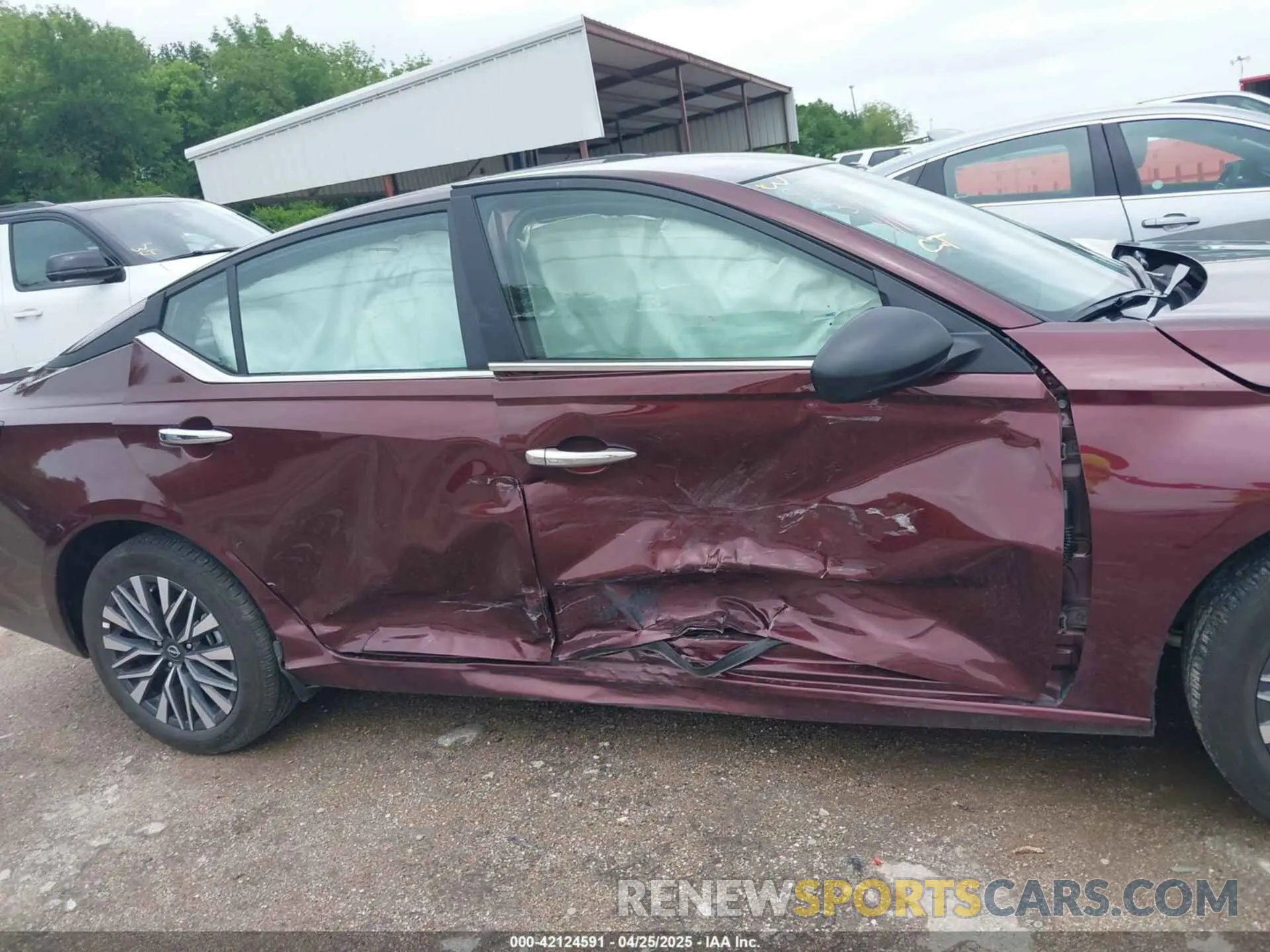 13 Photograph of a damaged car 1N4BL4DWXSN318337 NISSAN ALTIMA 2025