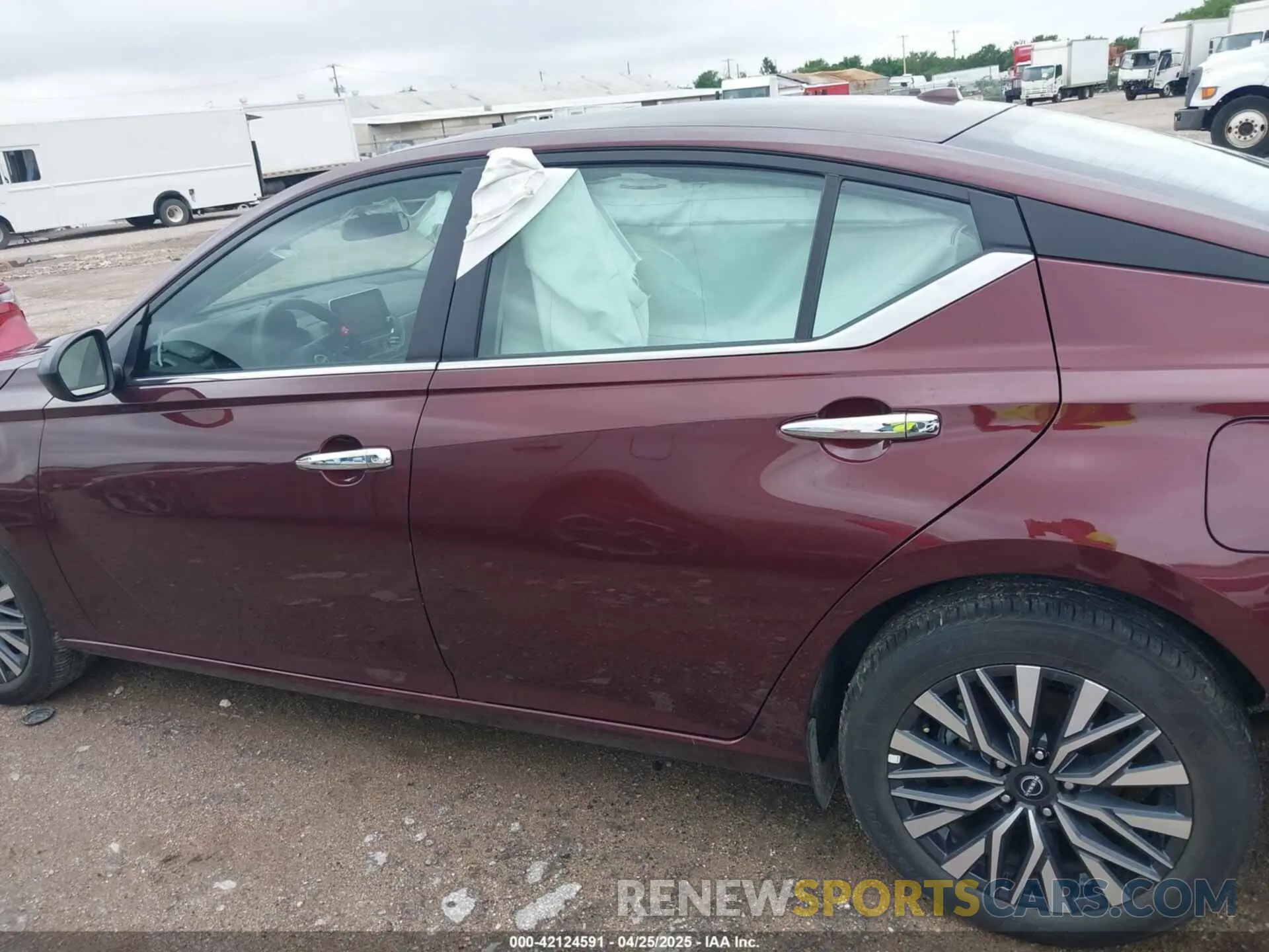14 Photograph of a damaged car 1N4BL4DWXSN318337 NISSAN ALTIMA 2025