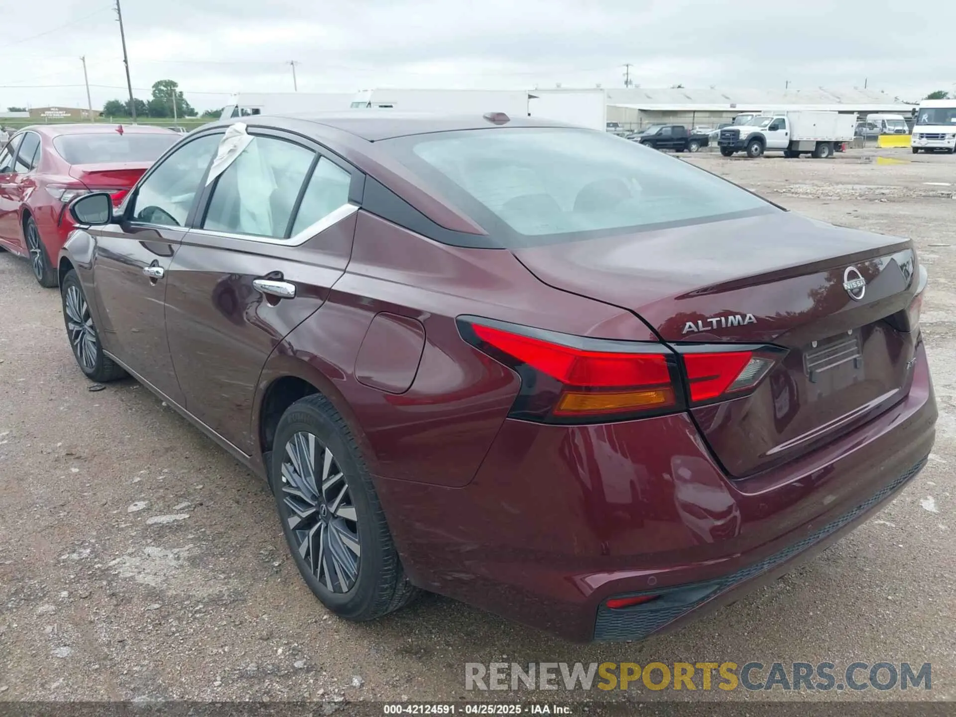 3 Photograph of a damaged car 1N4BL4DWXSN318337 NISSAN ALTIMA 2025