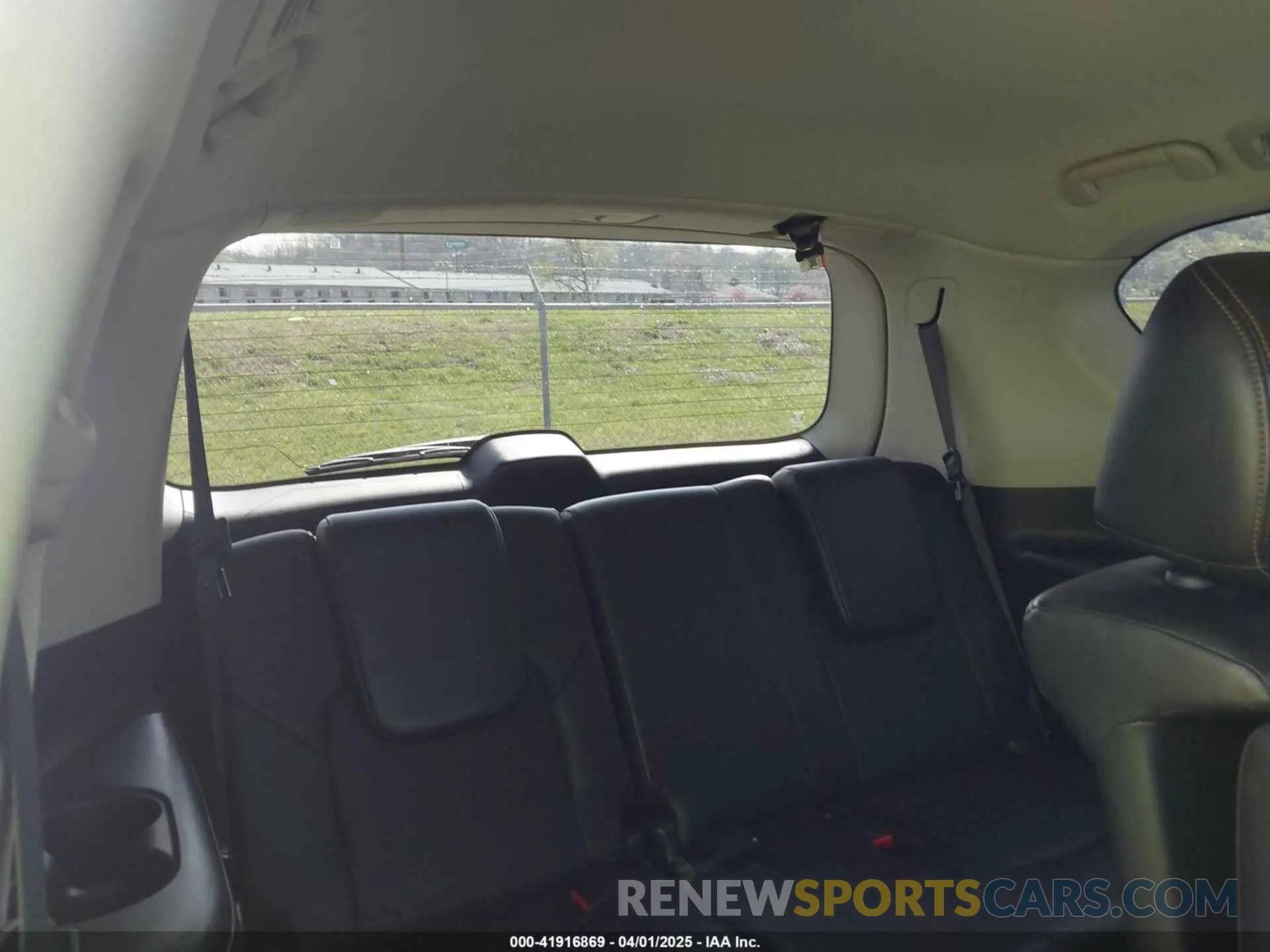 17 Photograph of a damaged car JN8AY2NC0KX512433 NISSAN ARMADA 2019