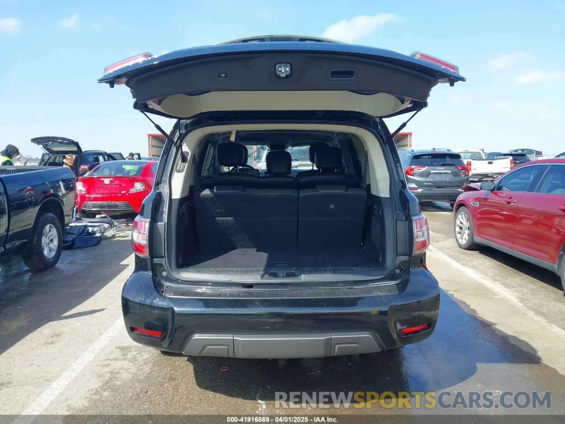 18 Photograph of a damaged car JN8AY2NC0KX512433 NISSAN ARMADA 2019