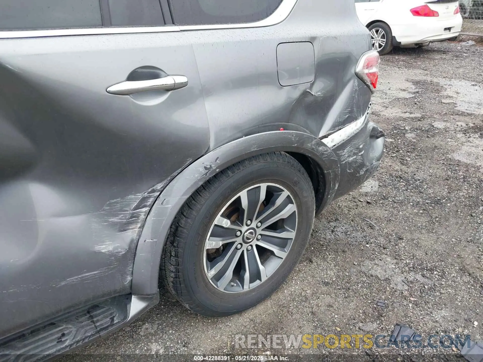 21 Photograph of a damaged car JN8AY2NC2K9581368 NISSAN ARMADA 2019
