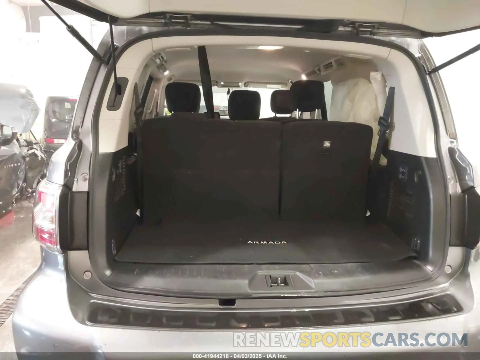 17 Photograph of a damaged car JN8AY2NC8KX509991 NISSAN ARMADA 2019