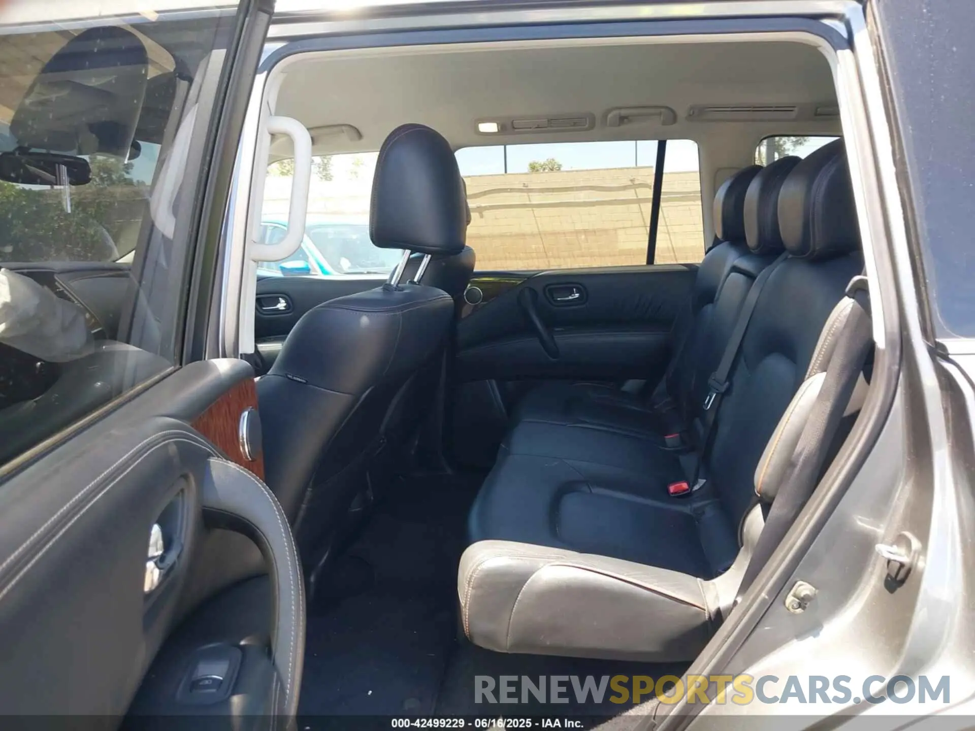 8 Photograph of a damaged car JN8AY2NC0LX519061 NISSAN ARMADA 2020