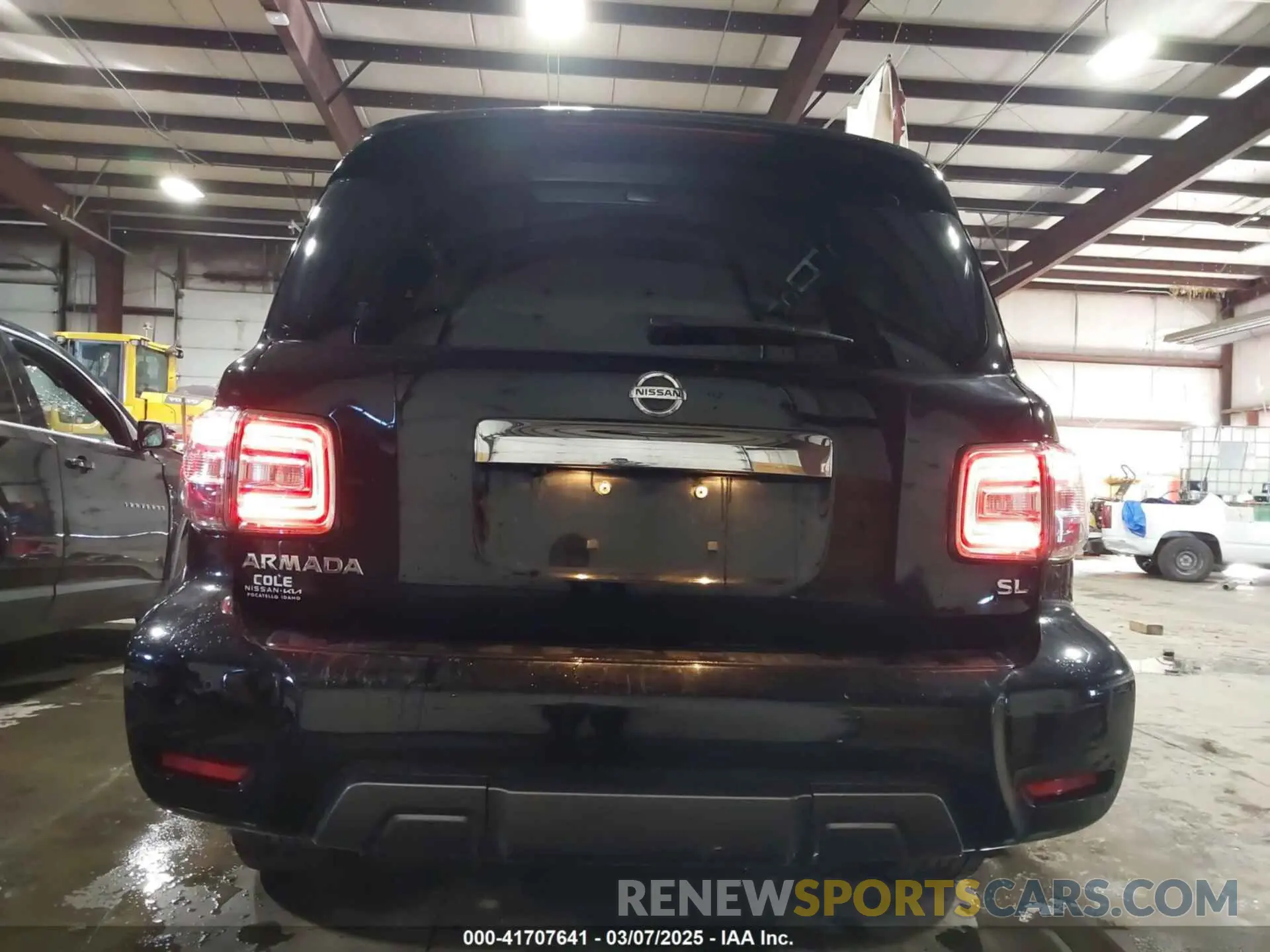 17 Photograph of a damaged car JN8AY2NC1L9615589 NISSAN ARMADA 2020
