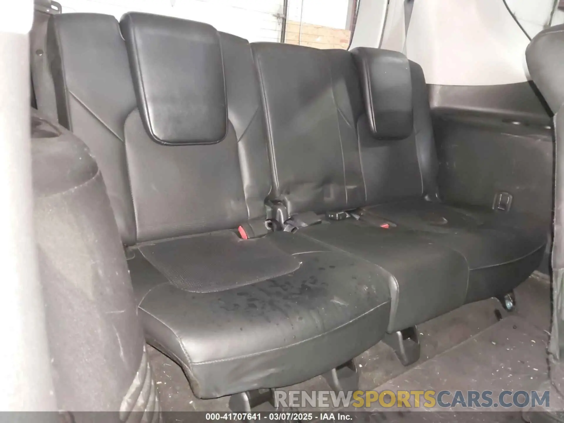 18 Photograph of a damaged car JN8AY2NC1L9615589 NISSAN ARMADA 2020
