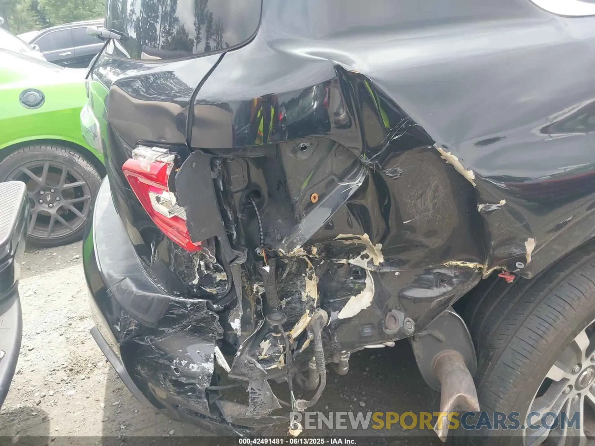 6 Photograph of a damaged car JN8AY2ND5LX017591 NISSAN ARMADA 2020