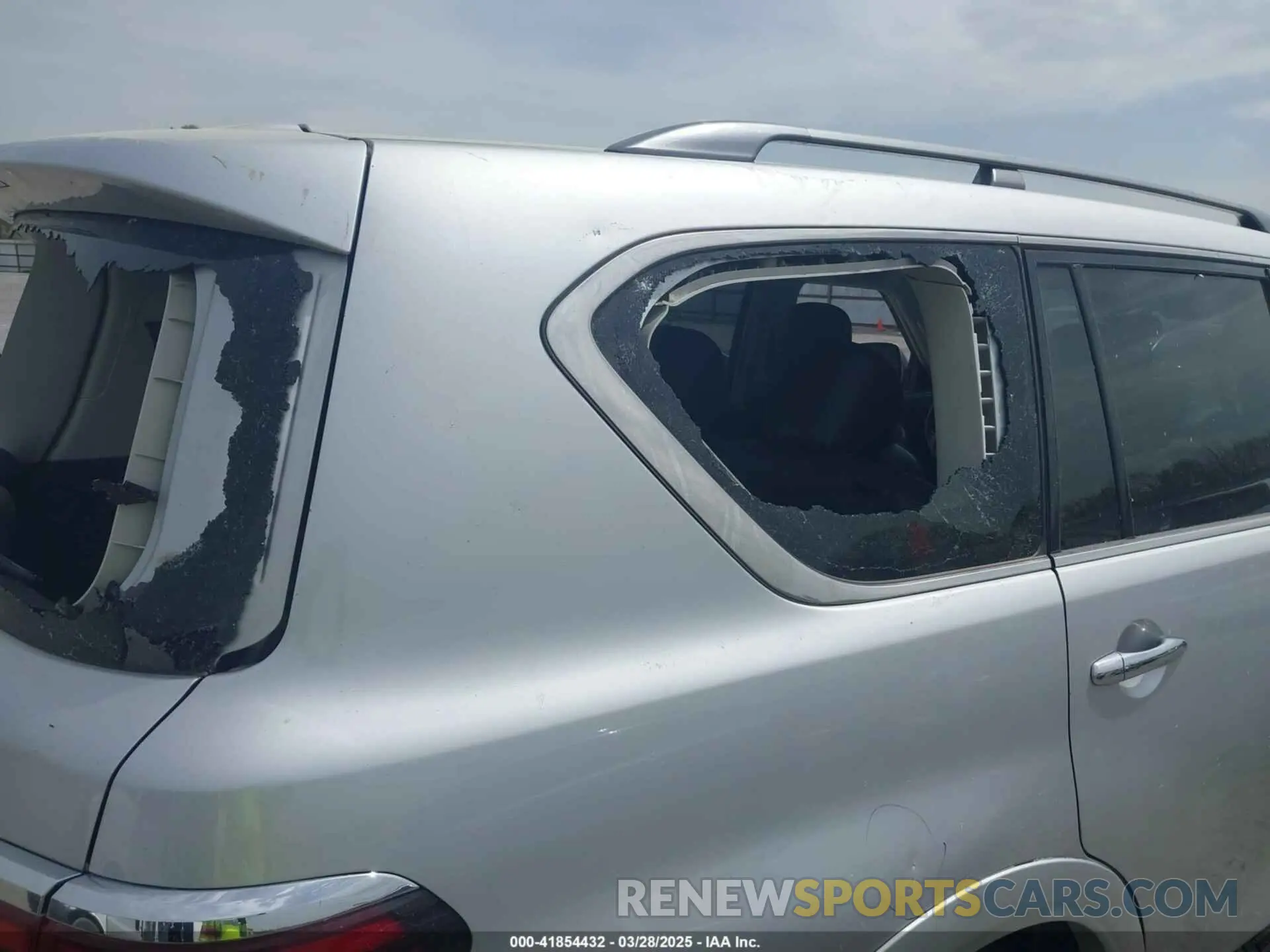 17 Photograph of a damaged car JN8AY2AD6M9661144 NISSAN ARMADA 2021