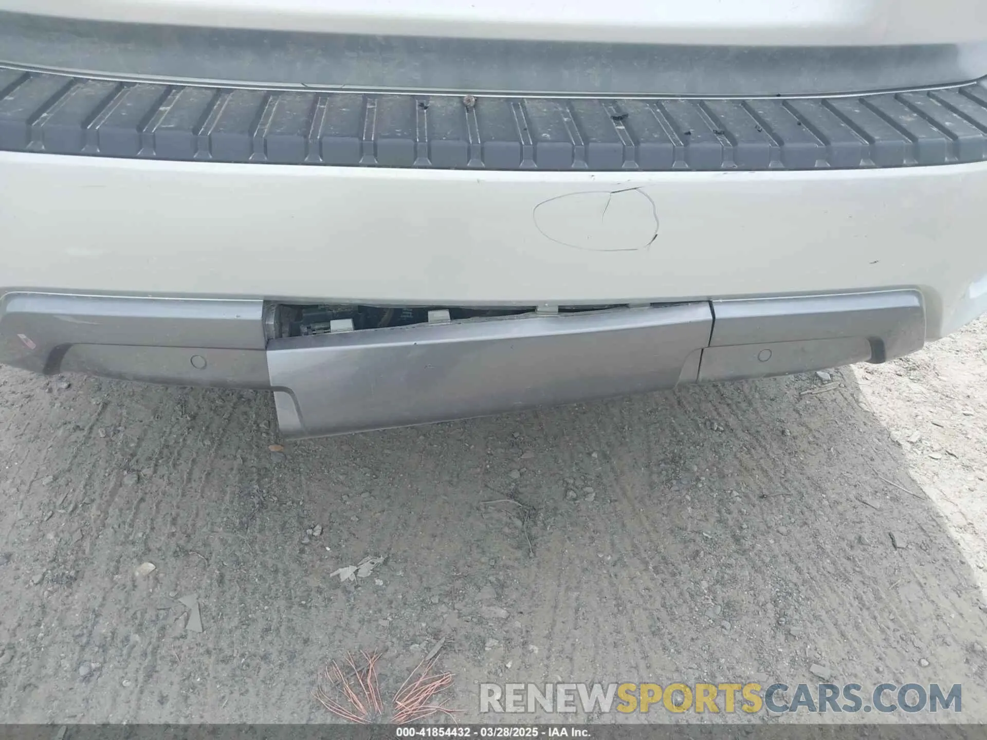 18 Photograph of a damaged car JN8AY2AD6M9661144 NISSAN ARMADA 2021
