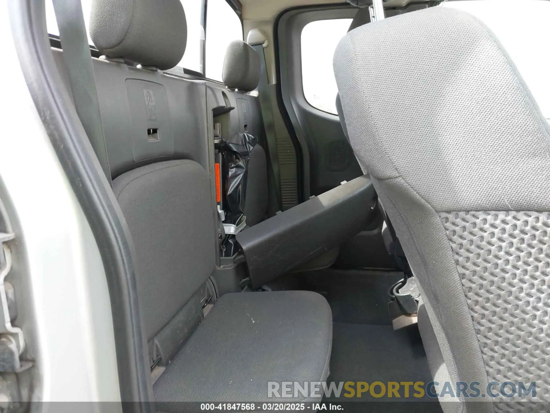 8 Photograph of a damaged car 1N6AD0CU7KN795171 NISSAN FRONTIER 2019