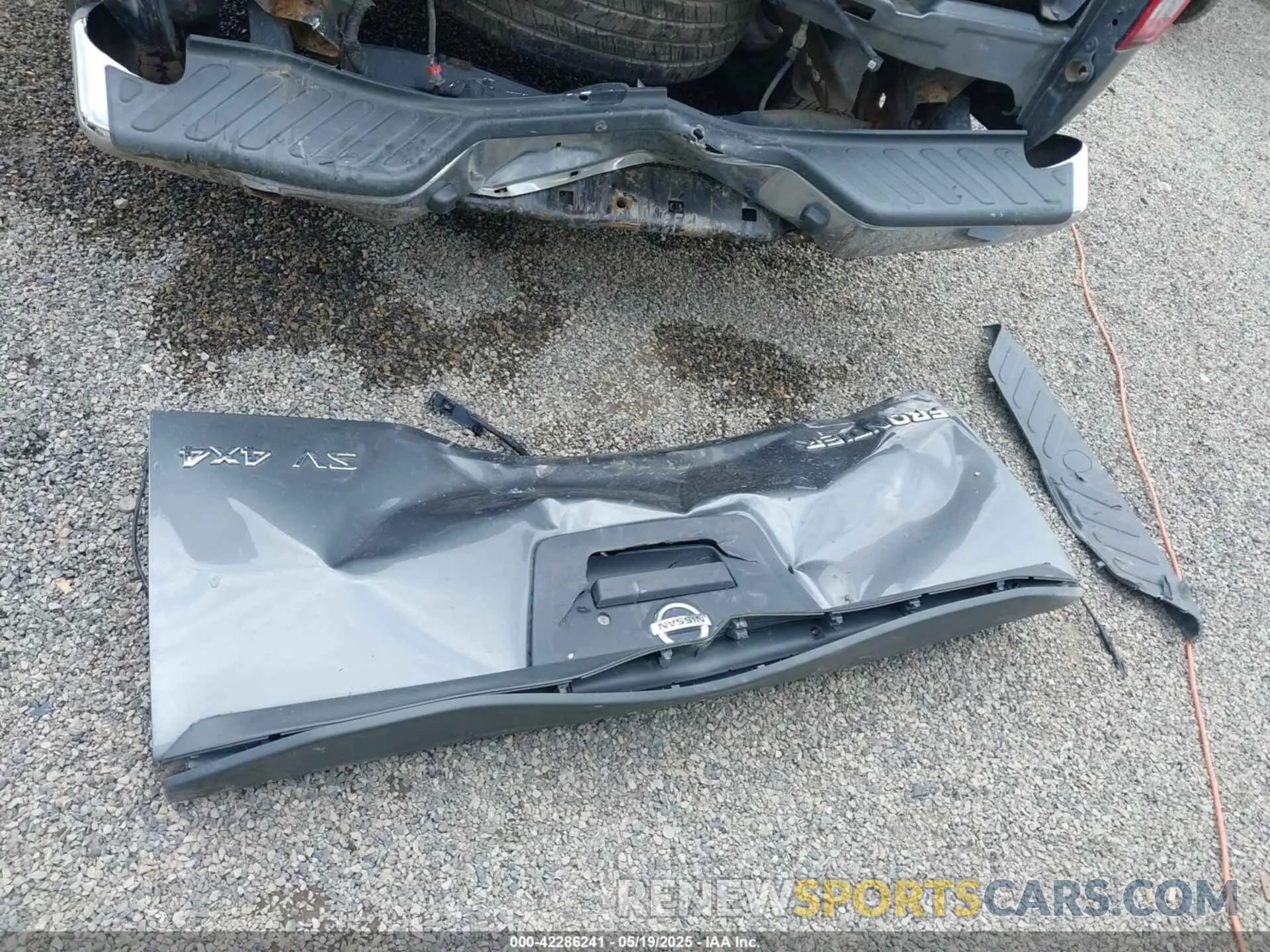 12 Photograph of a damaged car 1N6AD0CW1KN759848 NISSAN FRONTIER 2019