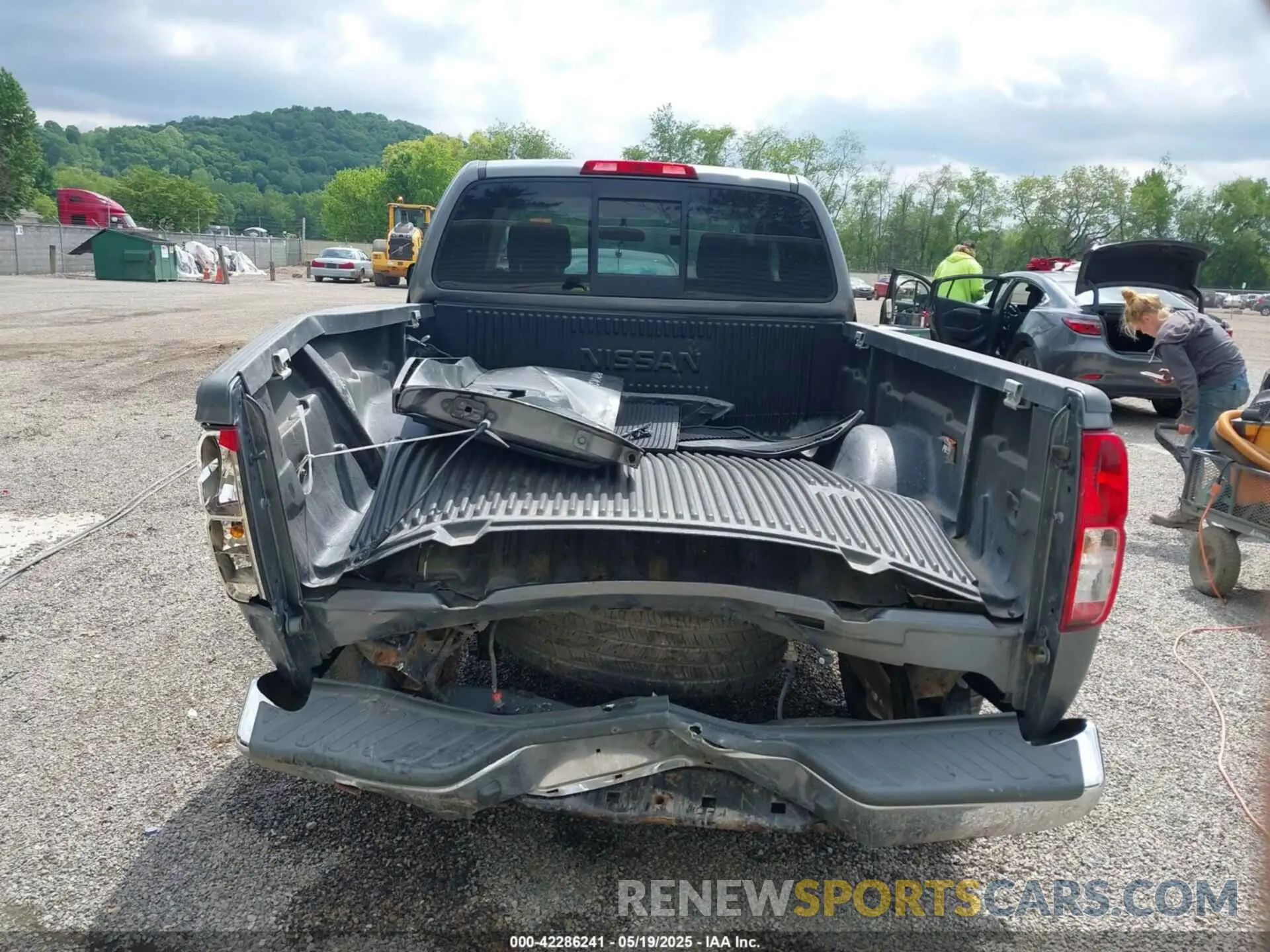 17 Photograph of a damaged car 1N6AD0CW1KN759848 NISSAN FRONTIER 2019