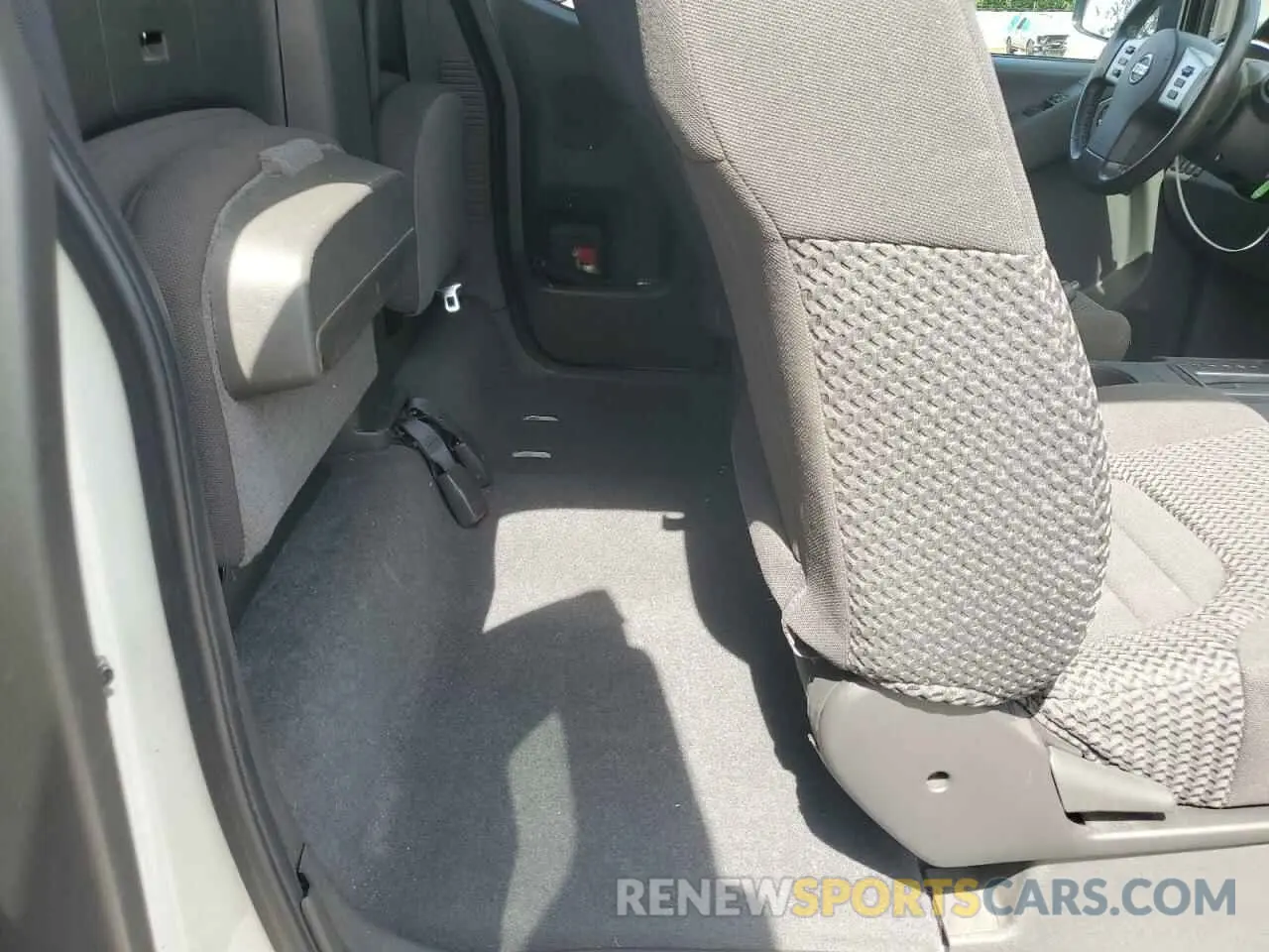 10 Photograph of a damaged car 1N6AD0CW4KN770701 NISSAN FRONTIER 2019
