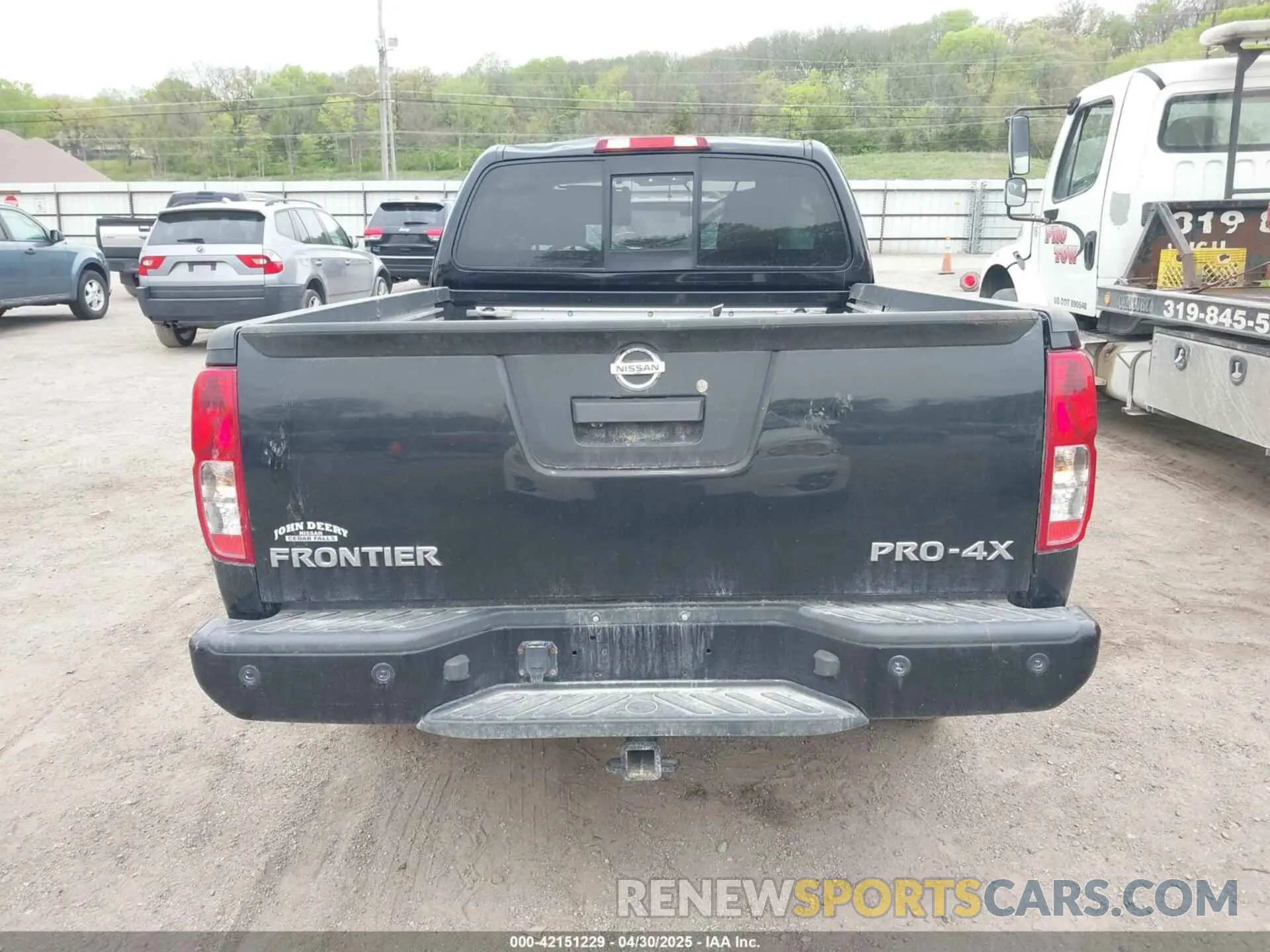 17 Photograph of a damaged car 1N6AD0CW6KN737280 NISSAN FRONTIER 2019