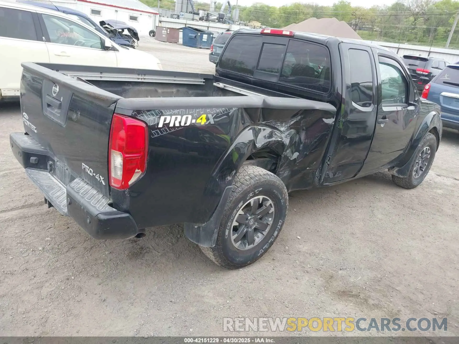 4 Photograph of a damaged car 1N6AD0CW6KN737280 NISSAN FRONTIER 2019