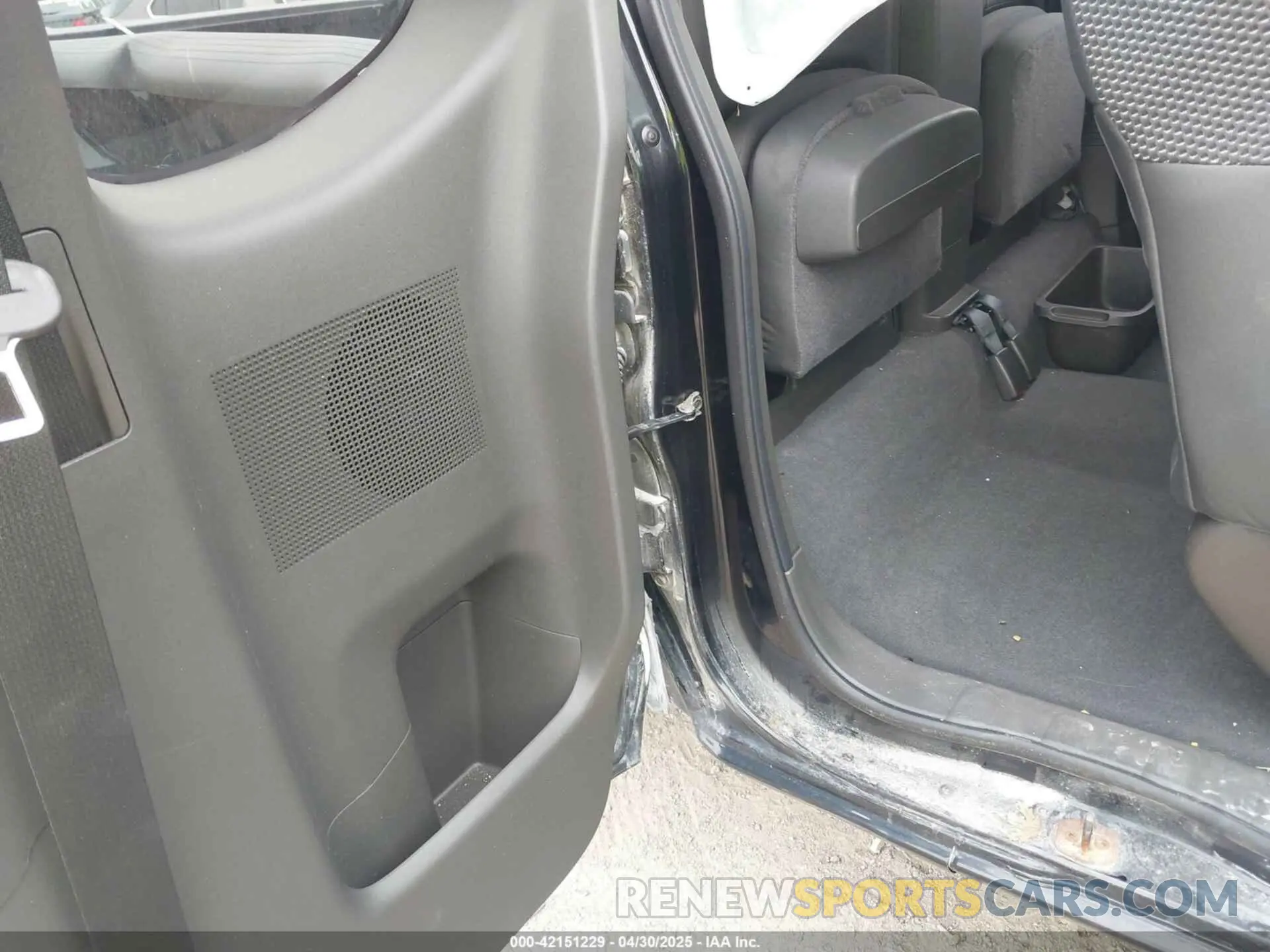 8 Photograph of a damaged car 1N6AD0CW6KN737280 NISSAN FRONTIER 2019