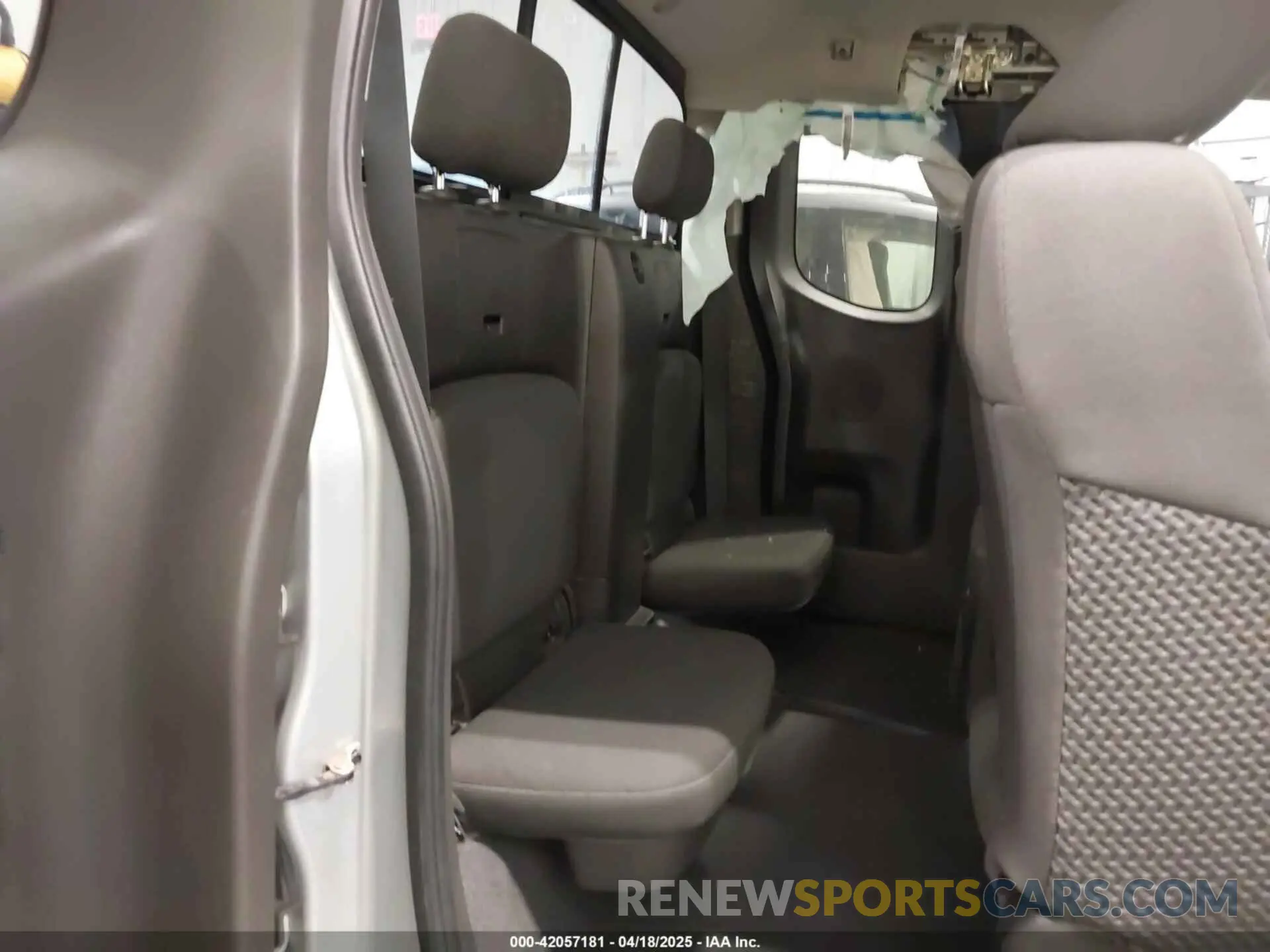 8 Photograph of a damaged car 1N6AD0CWXKN742949 NISSAN FRONTIER 2019