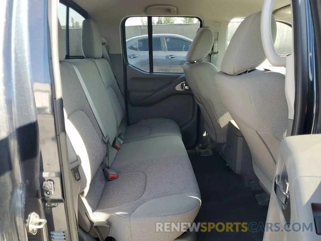 10 Photograph of a damaged car 1N6AD0ER0KN710096 NISSAN FRONTIER 2019