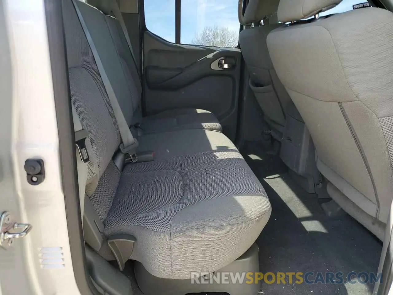 10 Photograph of a damaged car 1N6AD0ER0KN733409 NISSAN FRONTIER 2019