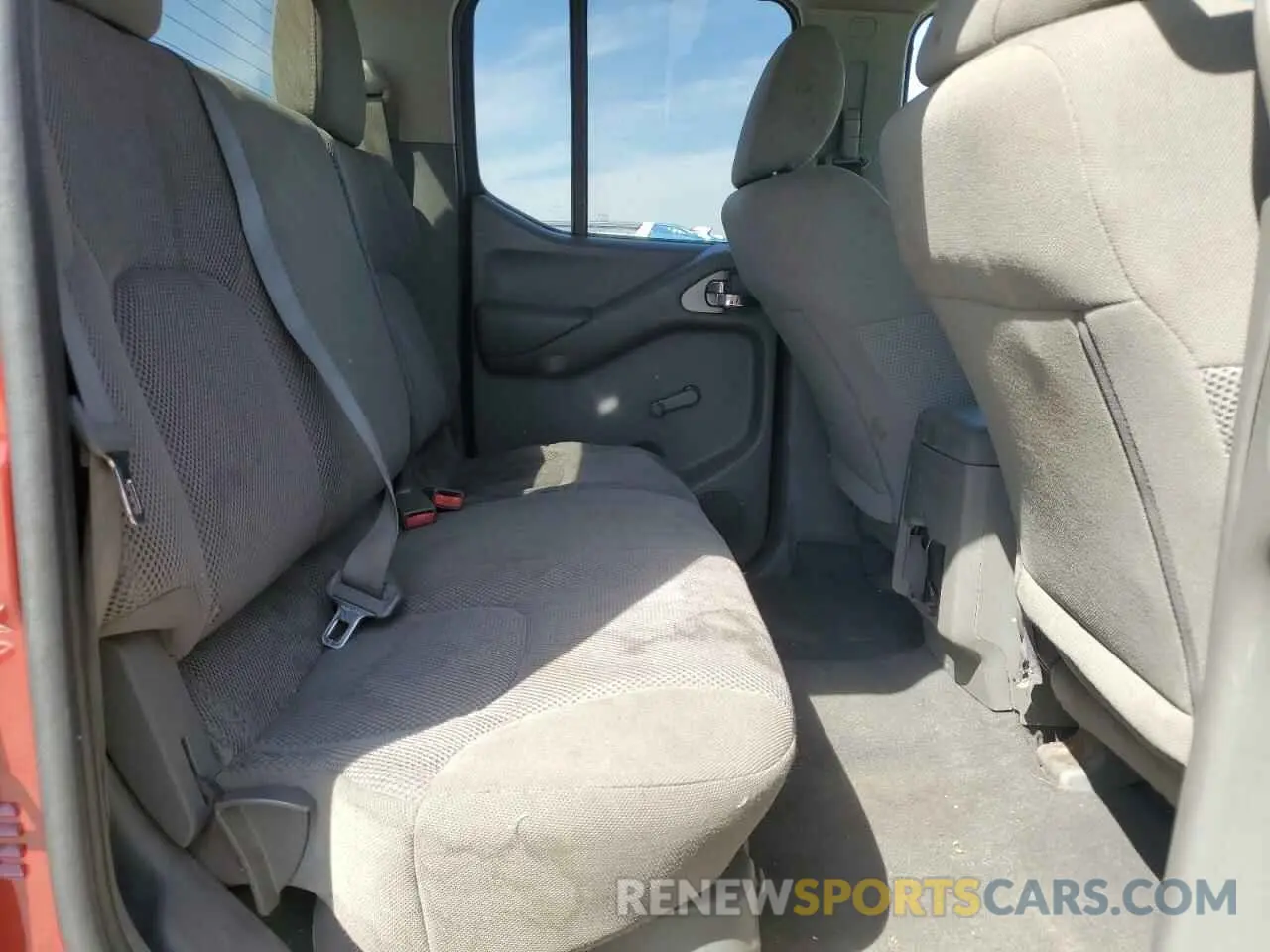 10 Photograph of a damaged car 1N6AD0ER0KN771965 NISSAN FRONTIER 2019
